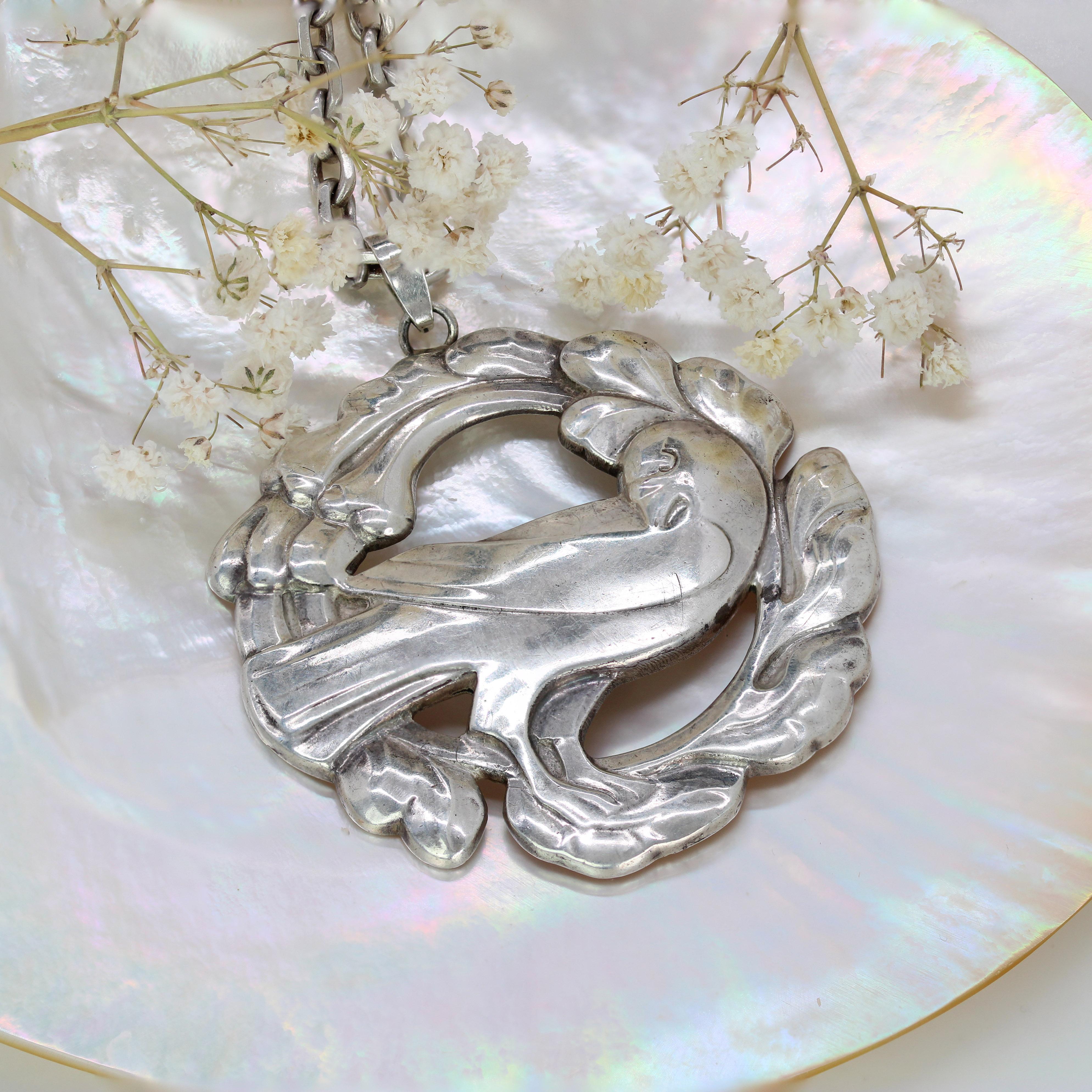 Art nouveau Collier en argent danois ancien signé Georg Jansen avec une colombe en vente