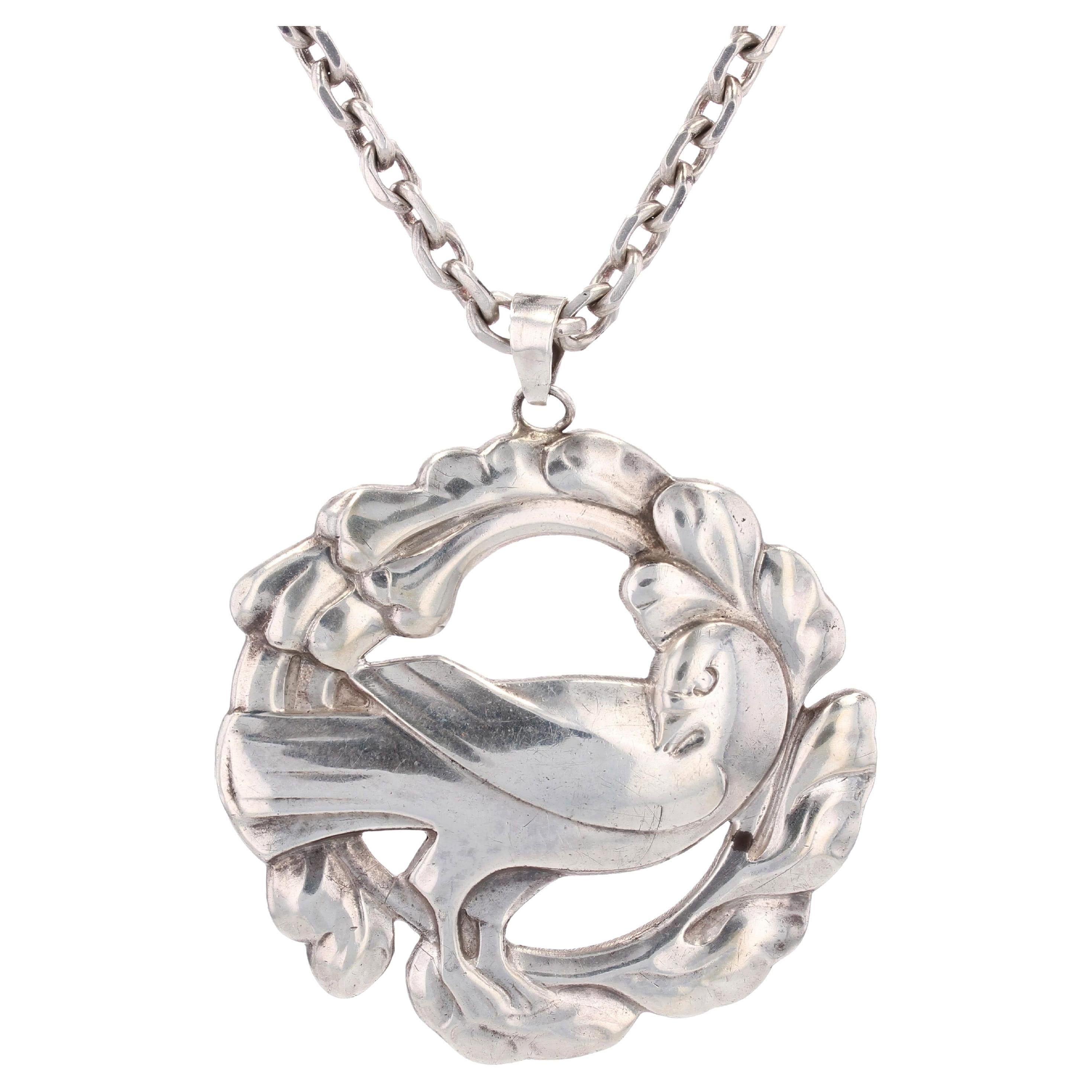 Collier en argent danois ancien signé Georg Jansen avec une colombe en vente