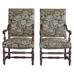 Danish Antique Pair of Throne Chairs in Carved Oak, circa 1900