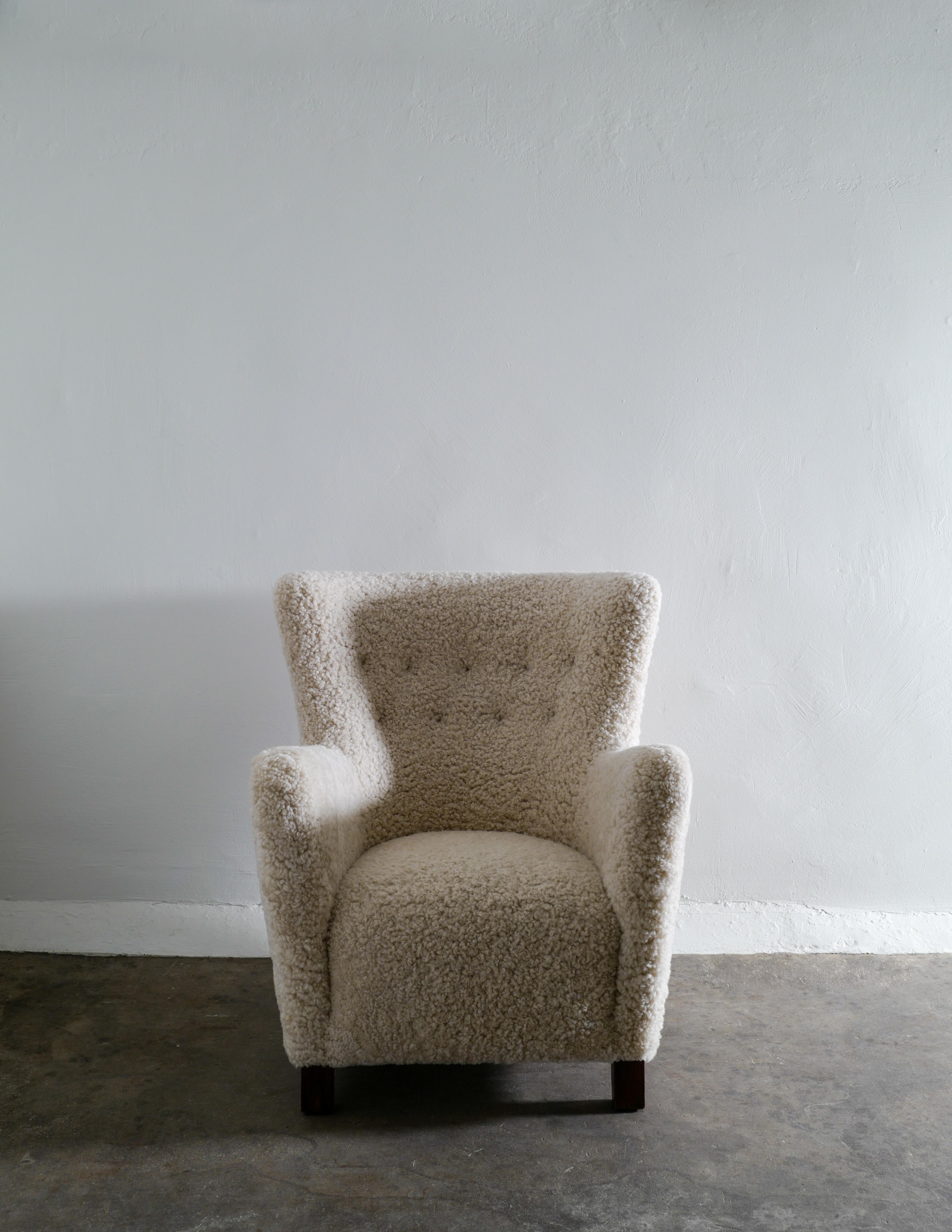 Scandinavian Modern Danish Arm Easy Chair in Style Of Fritz Hansen in Oak and Sheepskin, 1940s