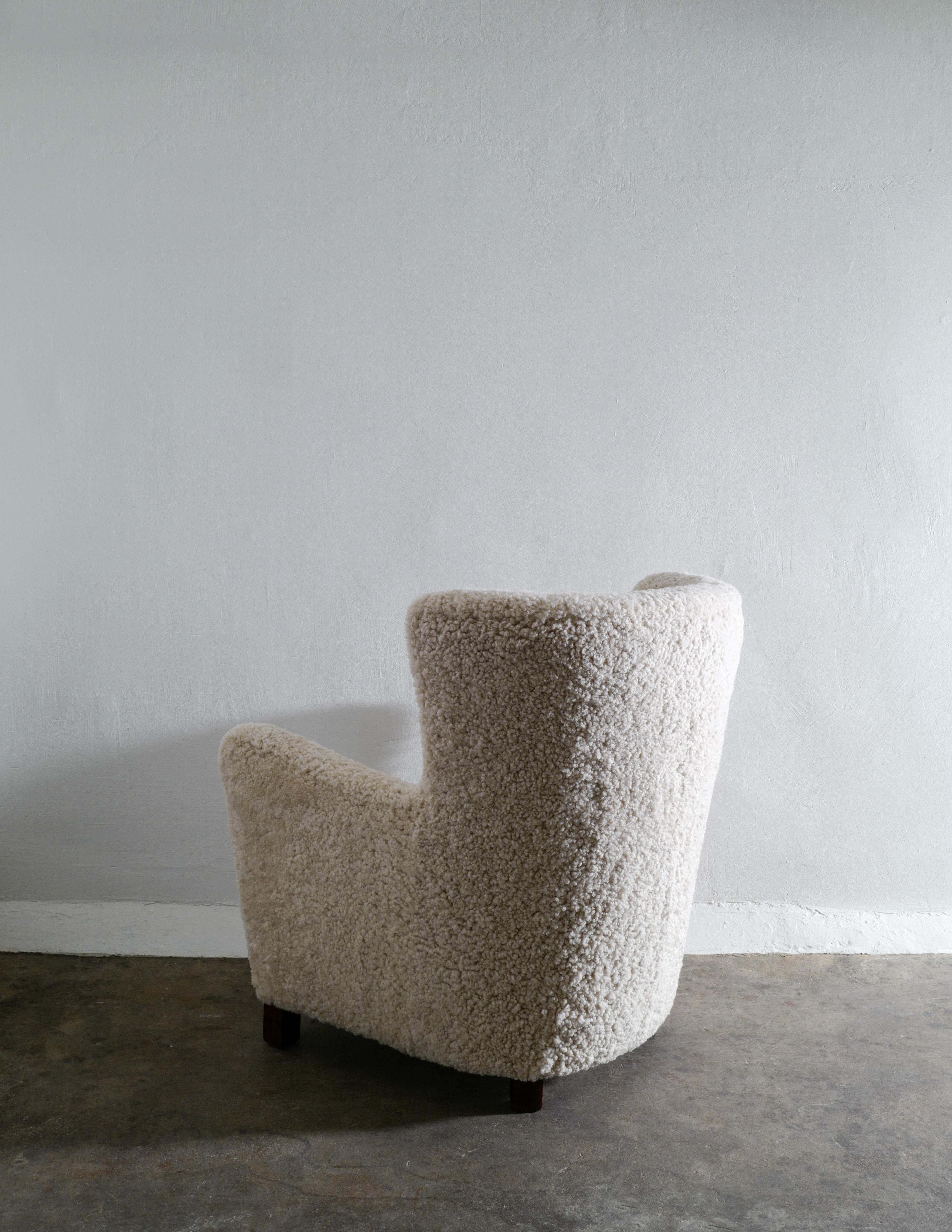Mid-20th Century Danish Arm Easy Chair in Style Of Fritz Hansen in Oak and Sheepskin, 1940s
