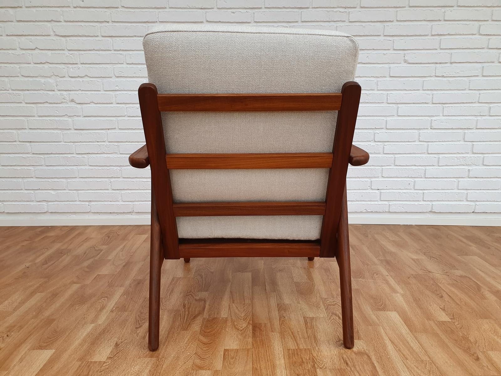 Danish Armchair, 1960s, Loose Cushions, Kvadrat Wool, Renovated and Renewe For Sale 2