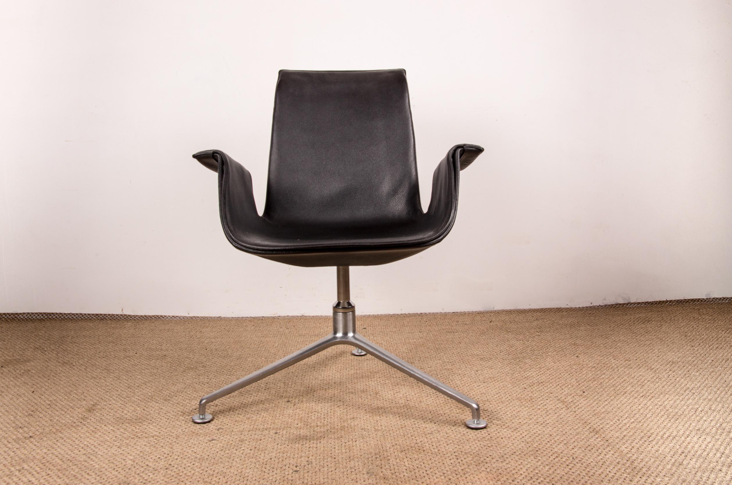 Dänischer Sessel, schwarzes Leder und verchromter Stahl, Modell FK 6725 Fabricius/Knoll. (Skandinavische Moderne) im Angebot
