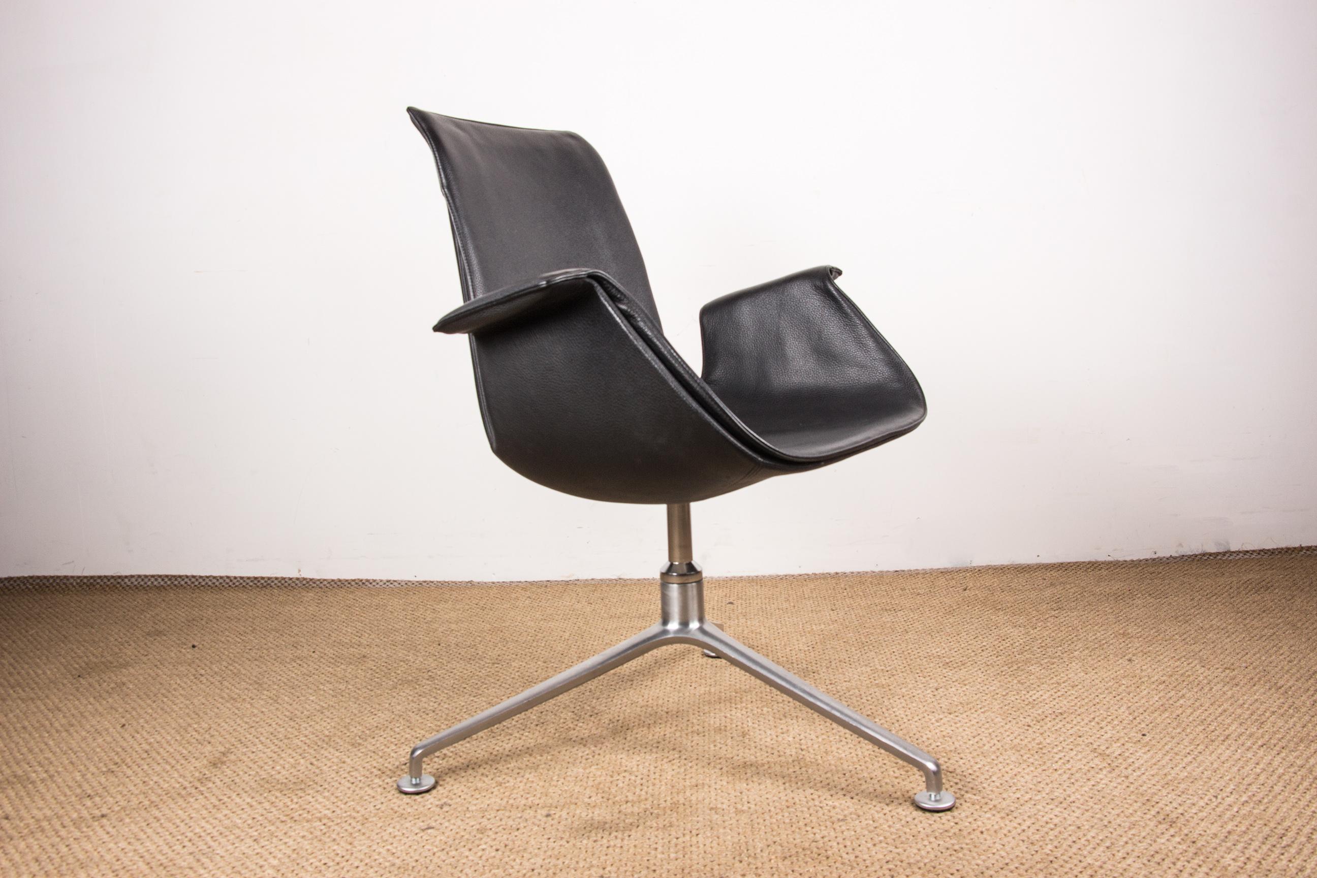 Danish Armchair, Black Leather and Chromed Steel, model FK 6725 Fabricius/Knoll. In Excellent Condition For Sale In JOINVILLE-LE-PONT, FR