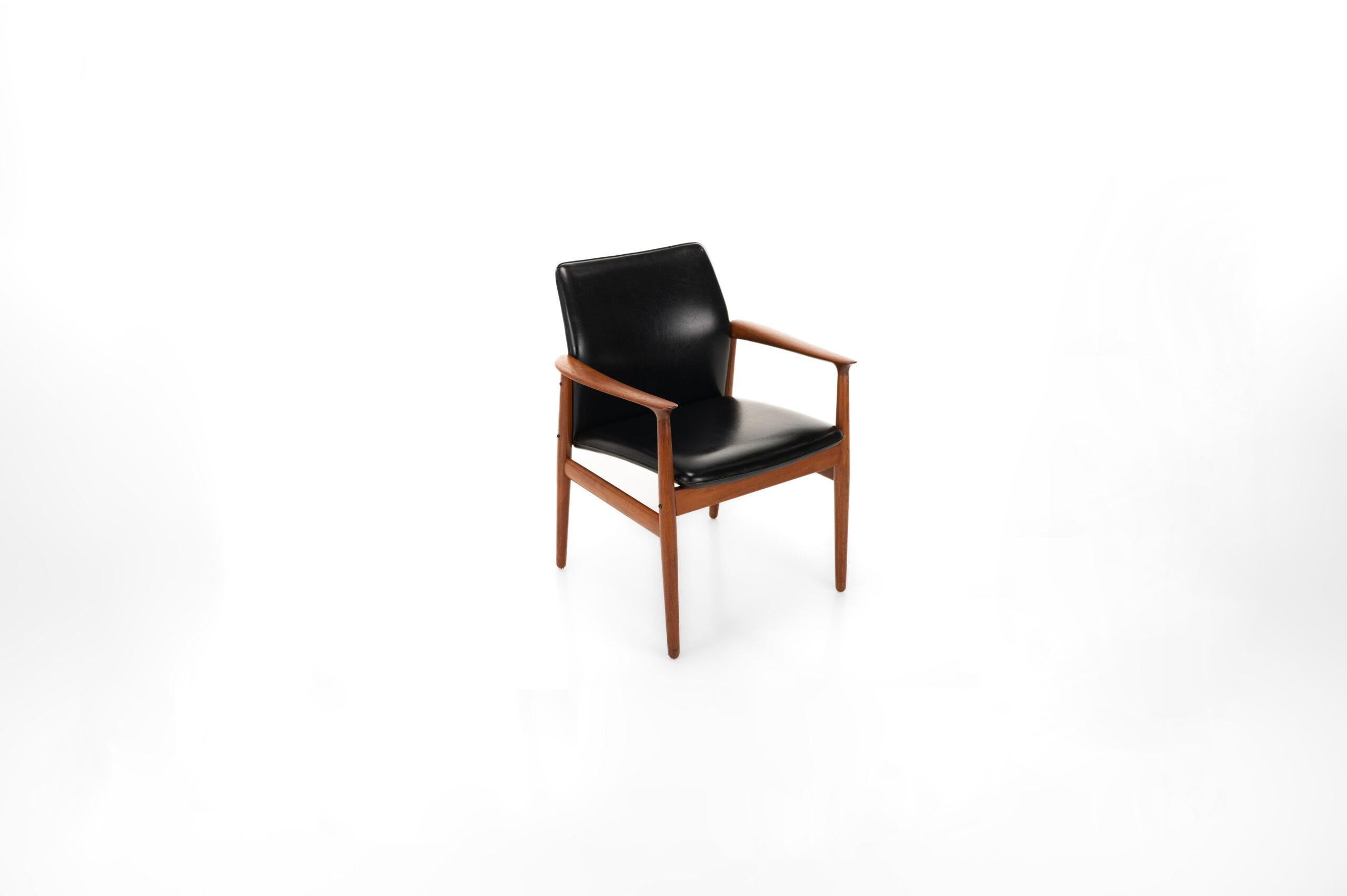 Danish Armchair by Grete Jalk for Glostrup, Denmark 1960s For Sale 7