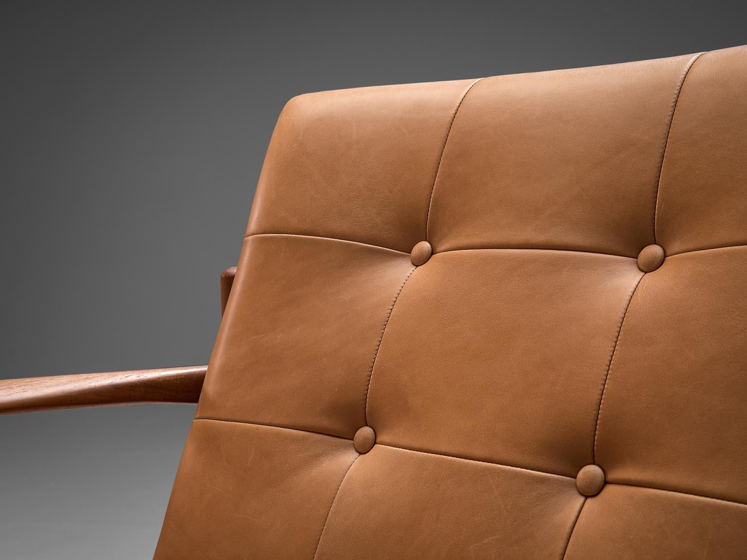 Milieu du XXe siècle Fauteuil danois en cuir cognac et teck