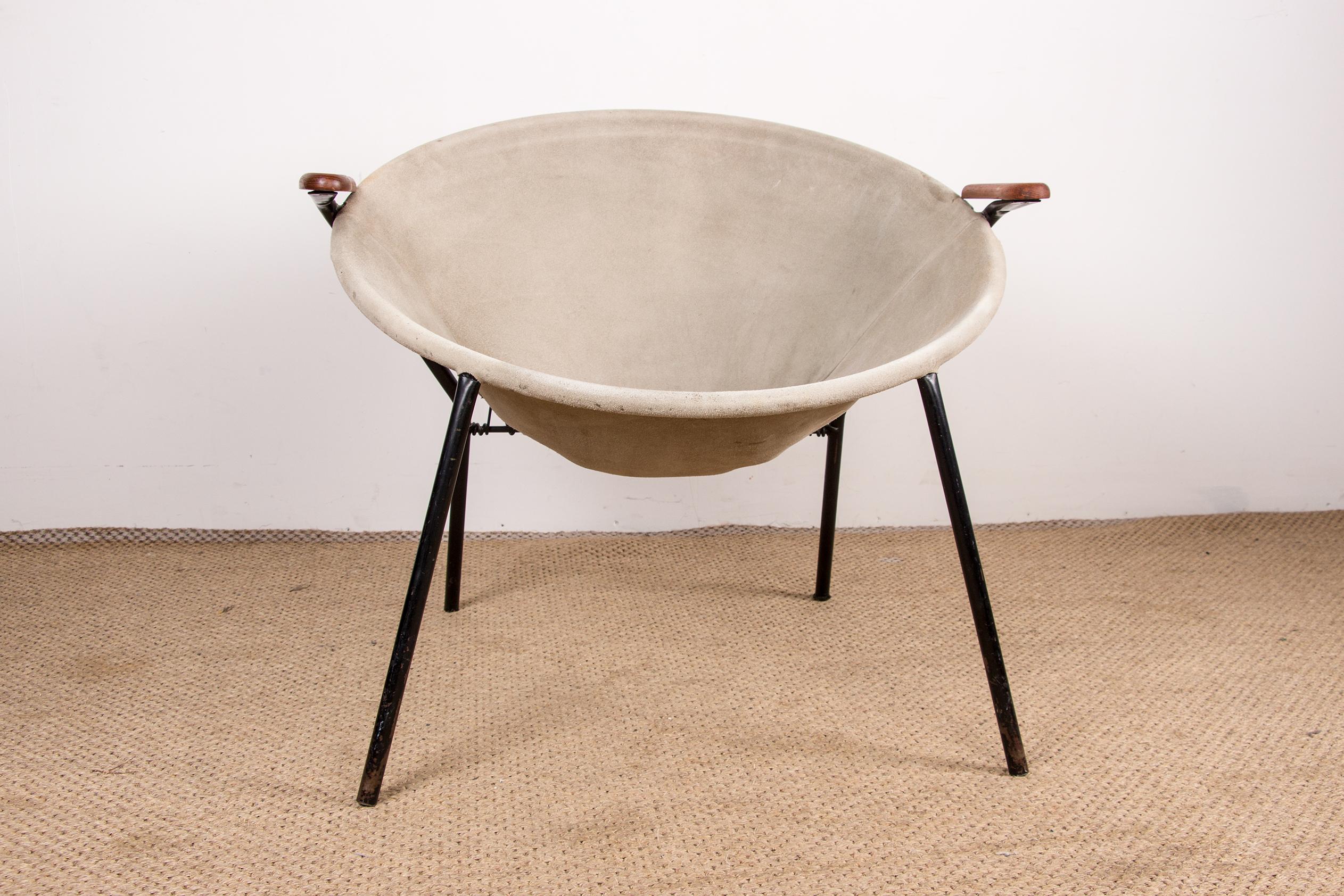 Splendida poltrona scandinava in pelle scamosciata, acciaio laccato nero e braccioli in teak. Design originale, molto elegante e confortevole.

Designer: Hans Olsen
Produttore: Hans Olsen
Origine: Danimarca
Periodo: 1960
Condizioni: Molto