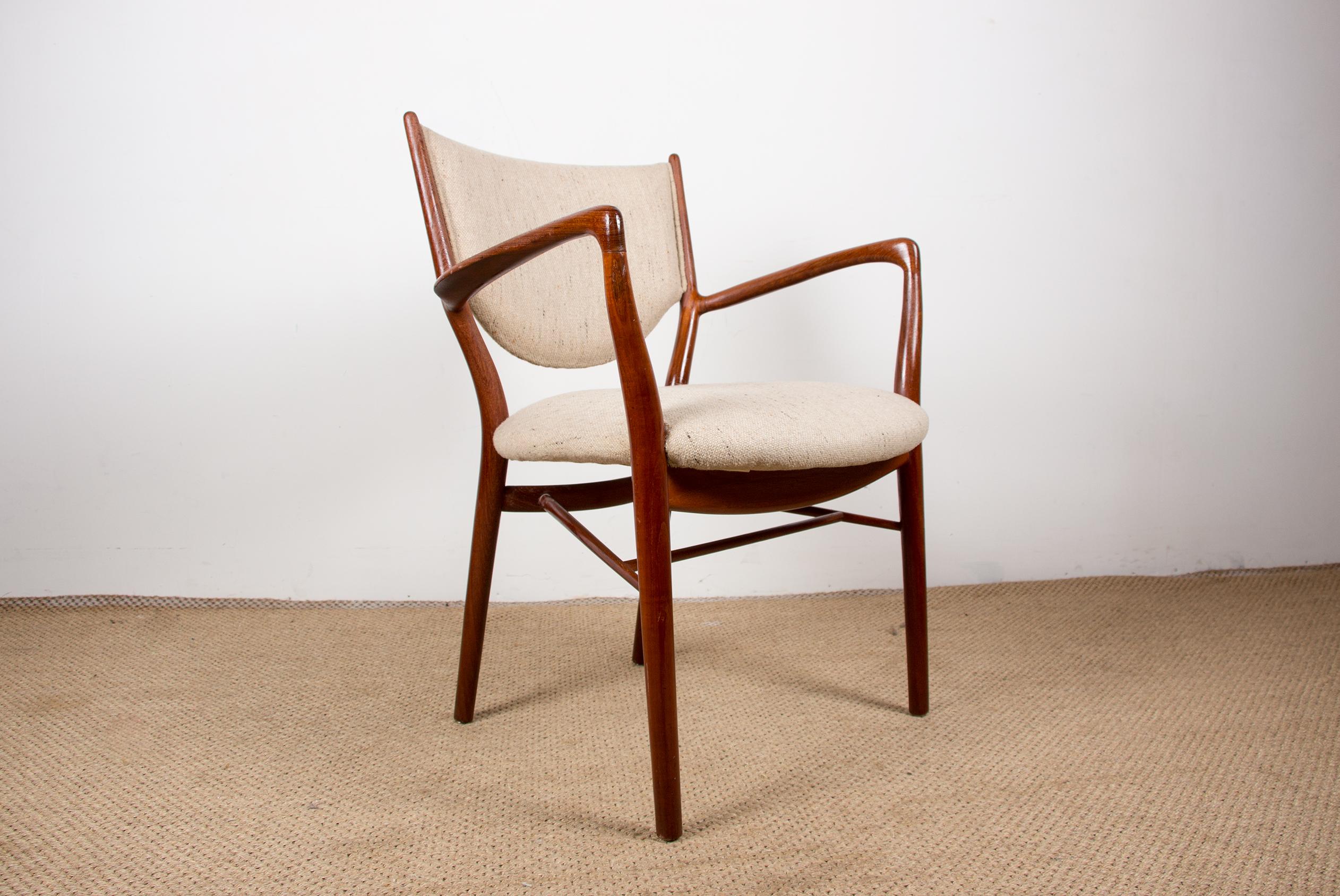 Danish Armchair in Teak and Fabric Model NV 46 by Finn Jhul for Niels Vodder 195 In Excellent Condition For Sale In JOINVILLE-LE-PONT, FR