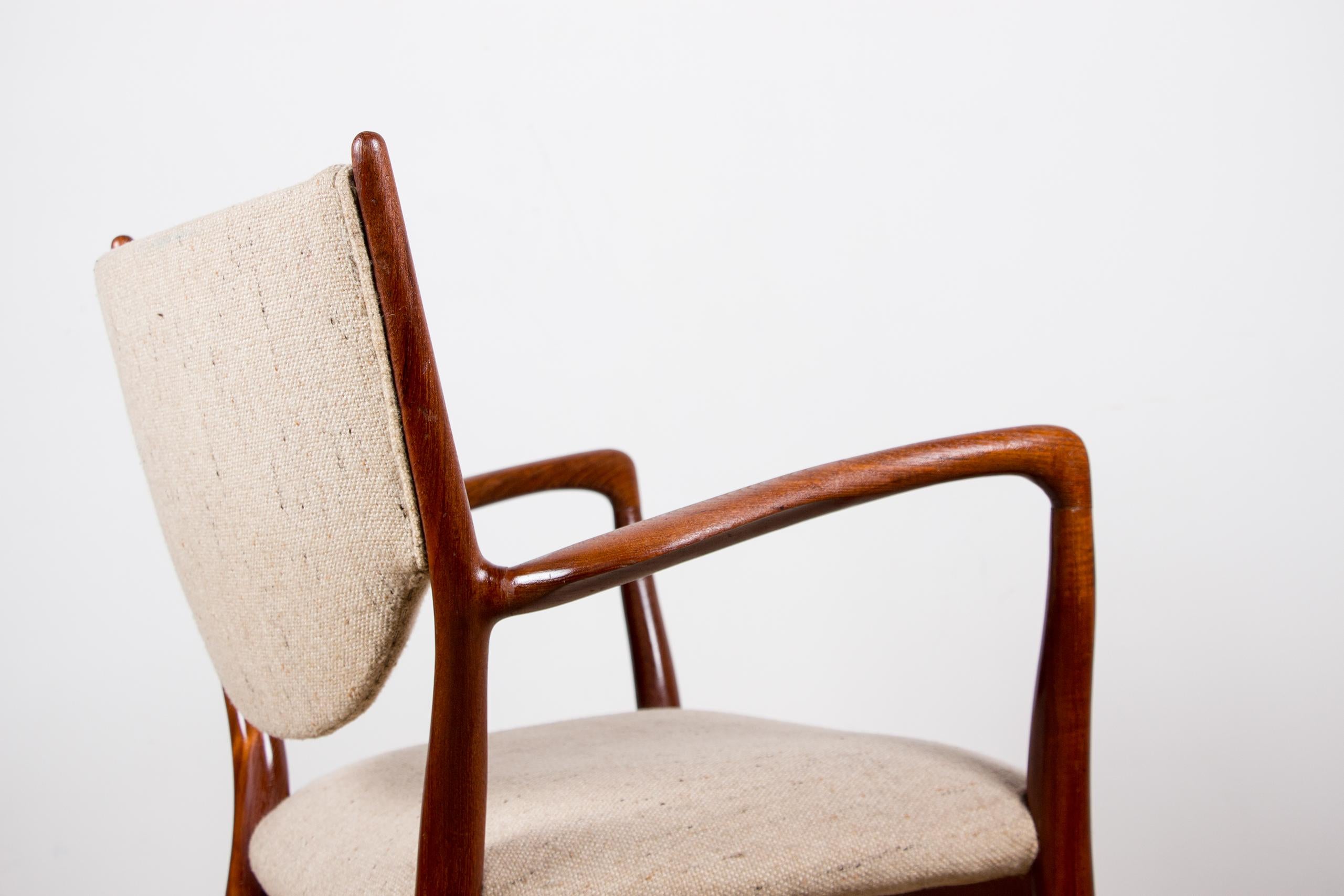 Danish Armchair in Teak and Fabric Model NV 46 by Finn Jhul for Niels Vodder 195 For Sale 4