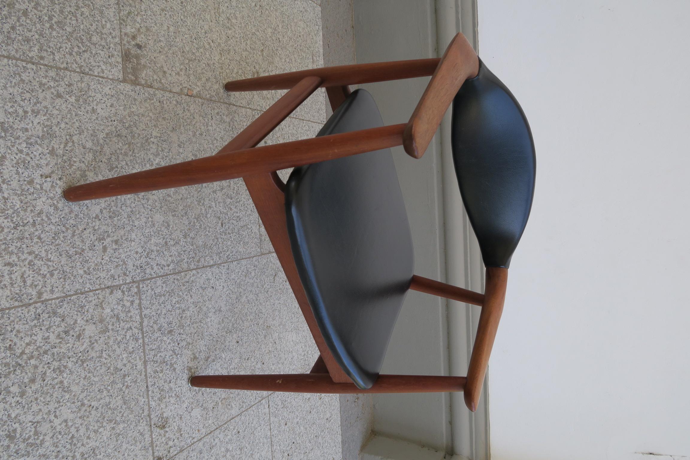 danish armchair in teak by Erik Kirkegaard for Glostrup For Sale 3