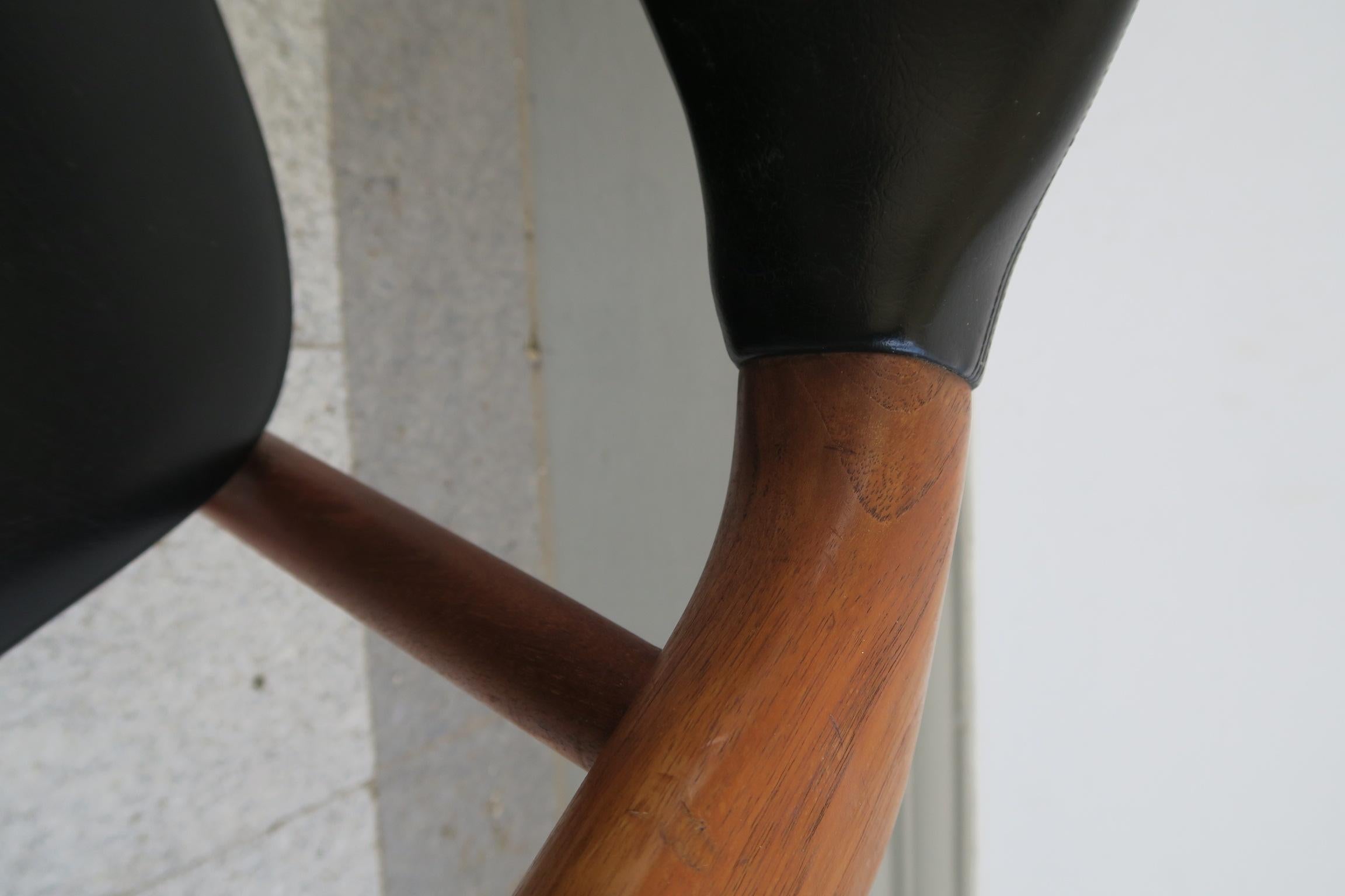 danish armchair in teak by Erik Kirkegaard for Glostrup In Fair Condition For Sale In Kiel, SH