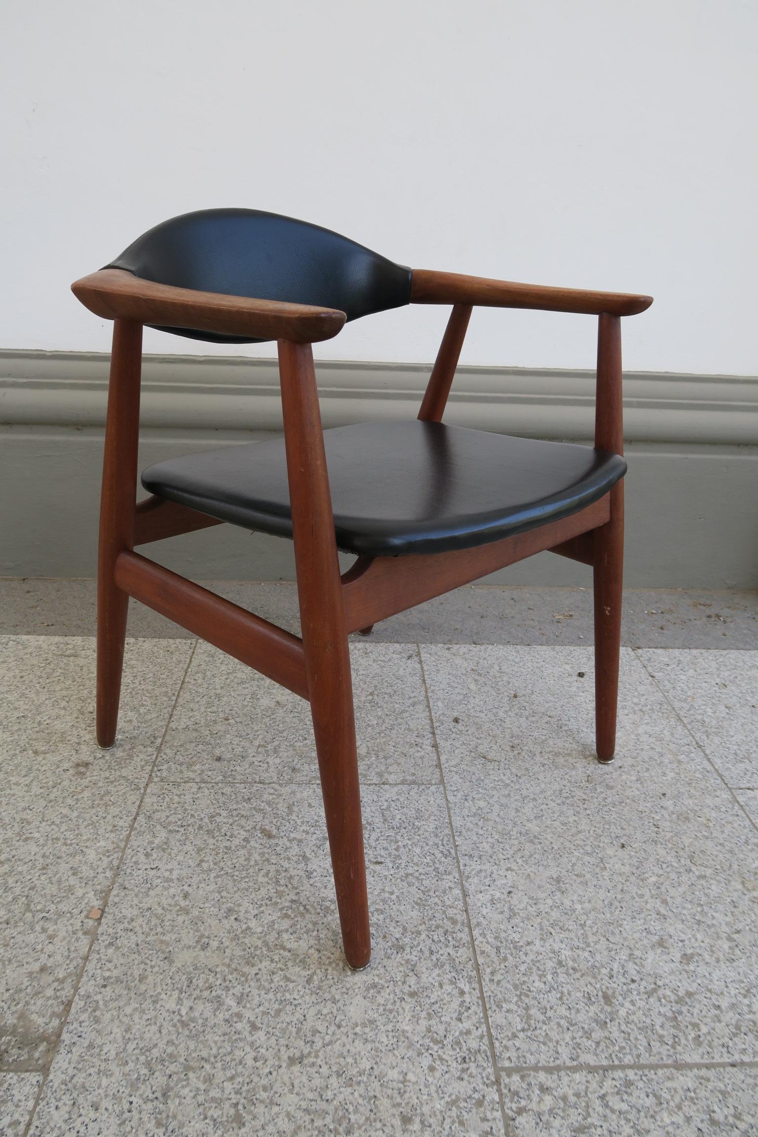 danish armchair in teak by Erik Kirkegaard for Glostrup For Sale 1
