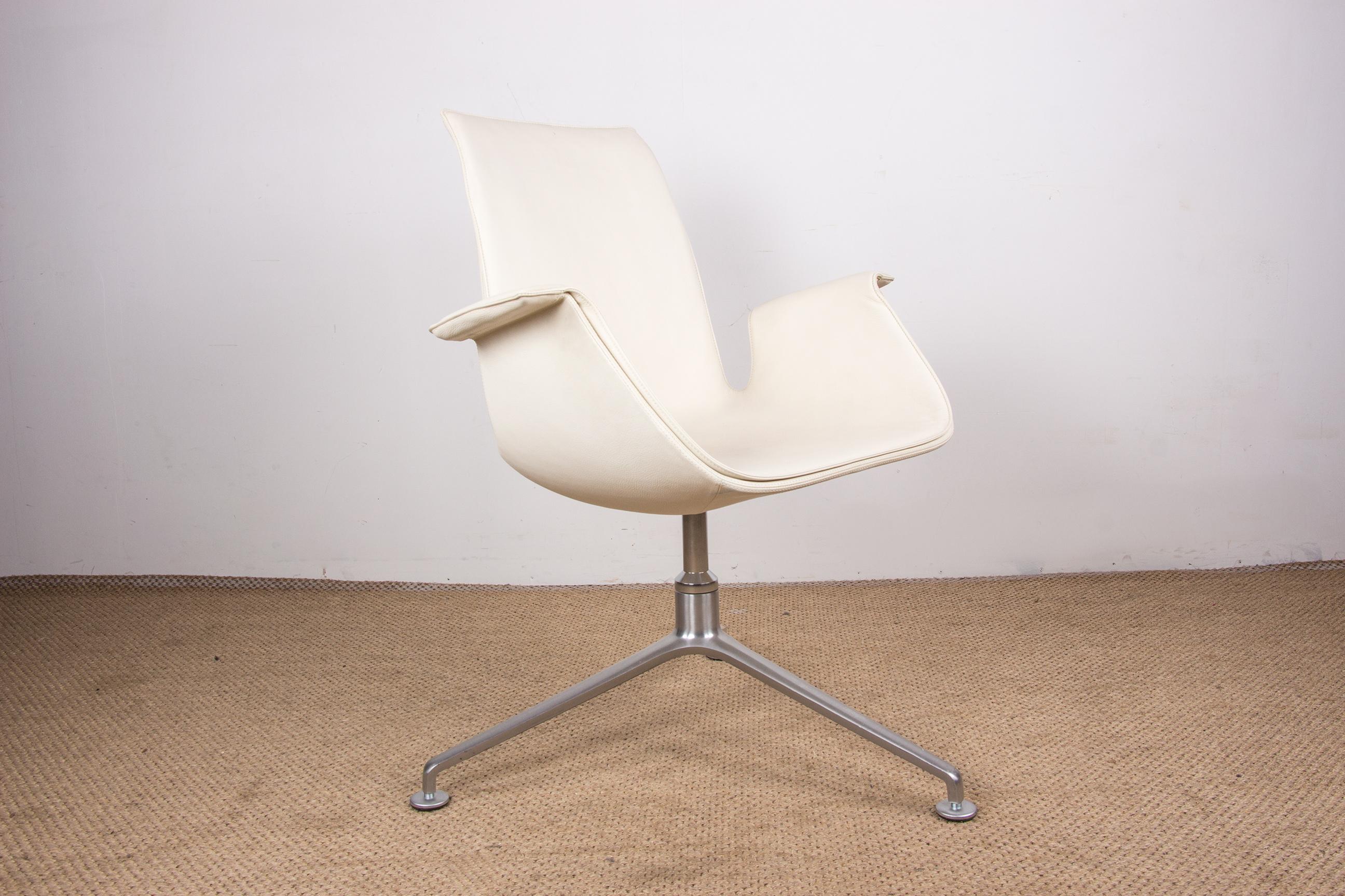 Dänischer Sessel aus weißem Leder und verchromtem Stahl, Modell FK 6725 Fabricius/Knoll (21. Jahrhundert und zeitgenössisch) im Angebot