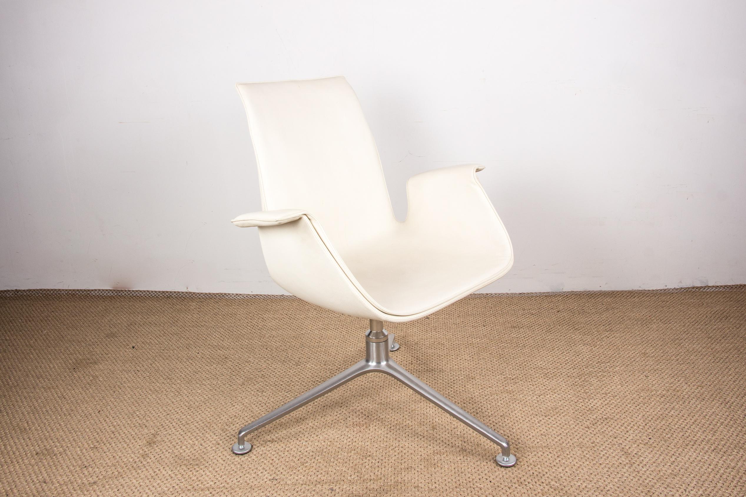 Steel Danish armchair in white leather and chrome steel, model FK 6725 Fabricius/Knoll For Sale
