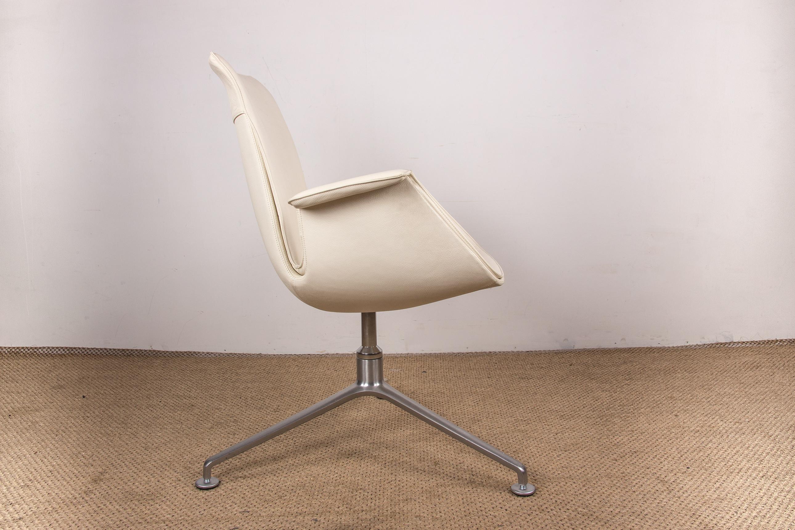 Danish armchair in white leather and chrome steel, model FK 6725 Fabricius/Knoll For Sale 1