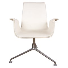 Fauteuil danois en cuir blanc et acier chromé Fabricius/Knoll, modèle FK 6725