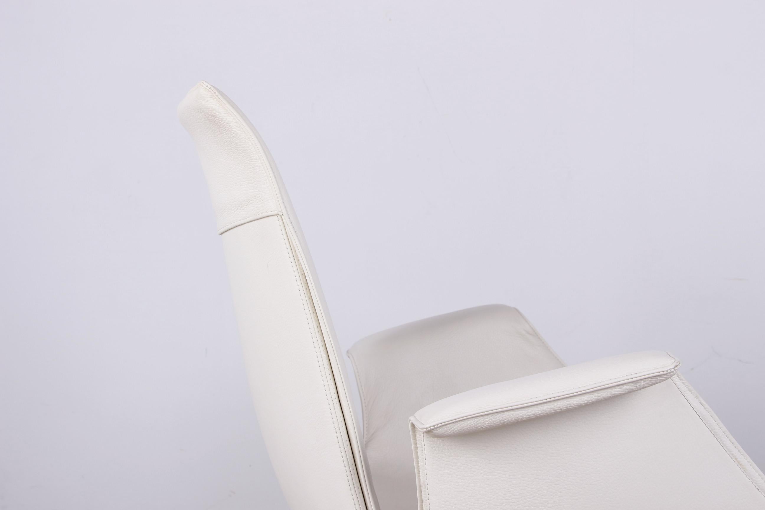 Danish Armchair in White Leather and Steel, Model Fk 6725 by Preben Fabricius For Sale 4