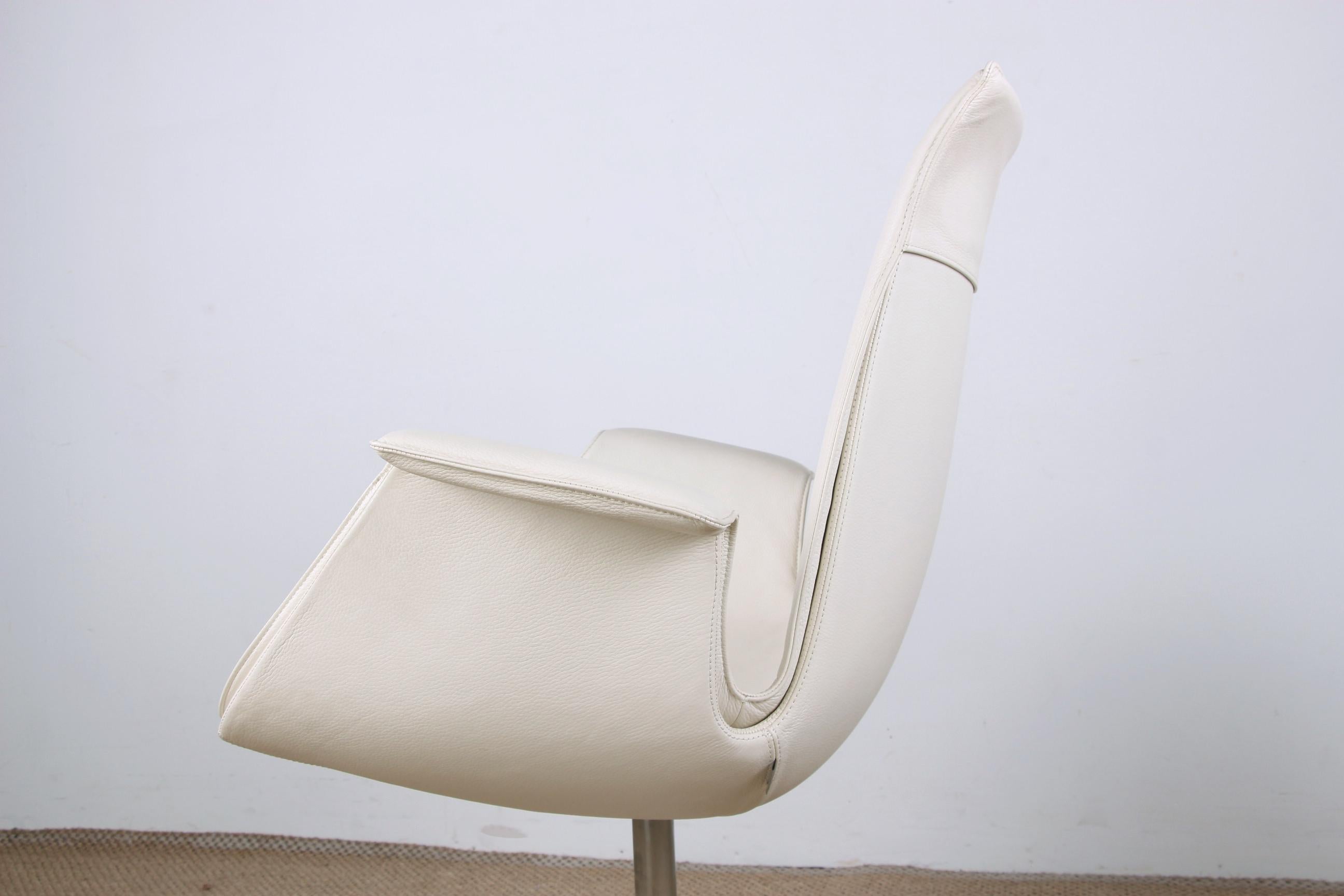 Contemporary Danish Armchair in White Leather and Steel, Model Fk 6725 by Preben Fabricius For Sale