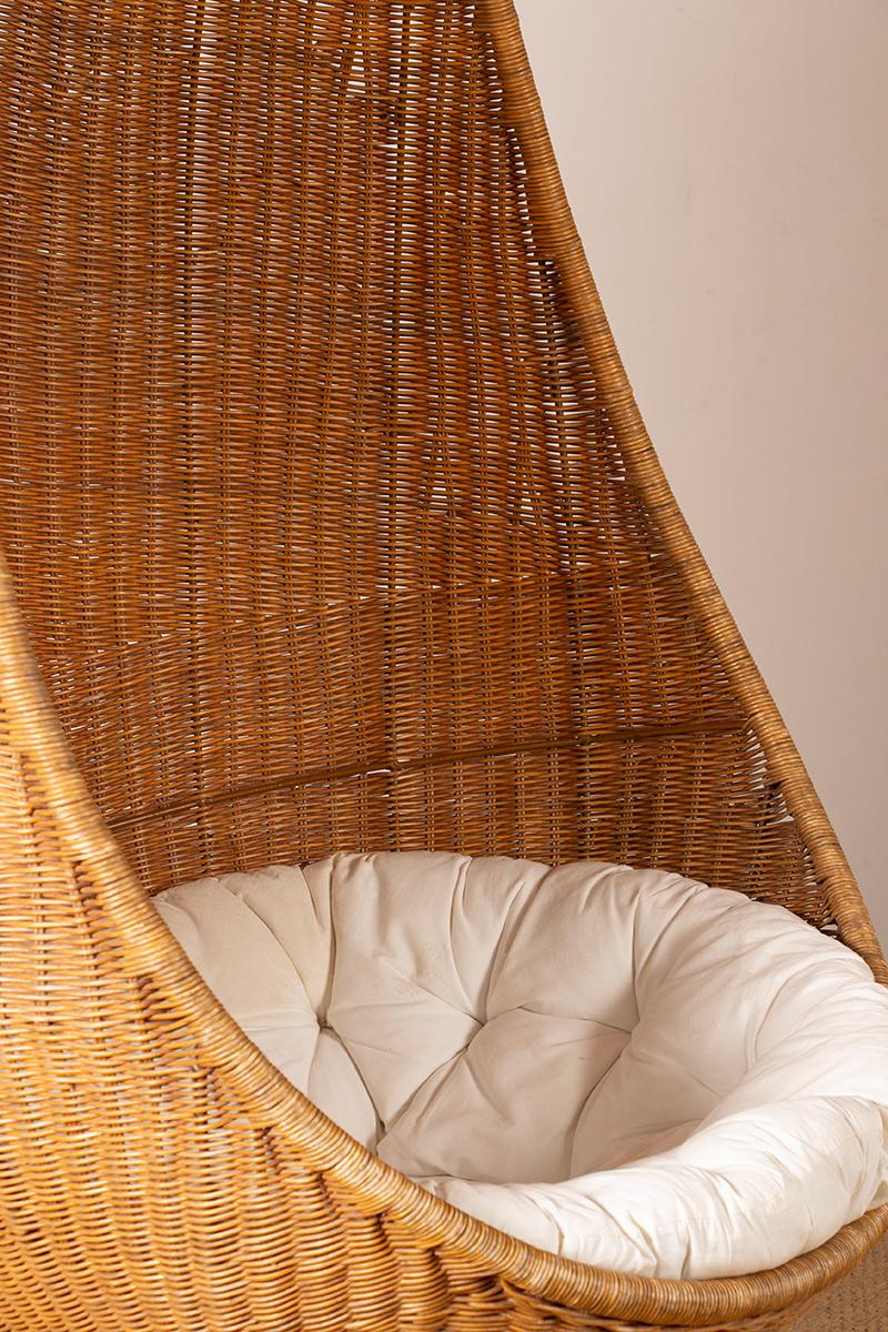 Poltrona danese in rattan intrecciato, con supporto in metallo, attribuita a Nana Ditzel. In condizioni ottime in vendita a JOINVILLE-LE-PONT, FR