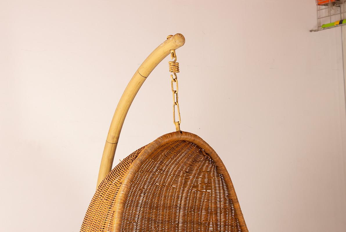 Metà XX secolo Poltrona danese in rattan intrecciato, con supporto in metallo, attribuita a Nana Ditzel. in vendita