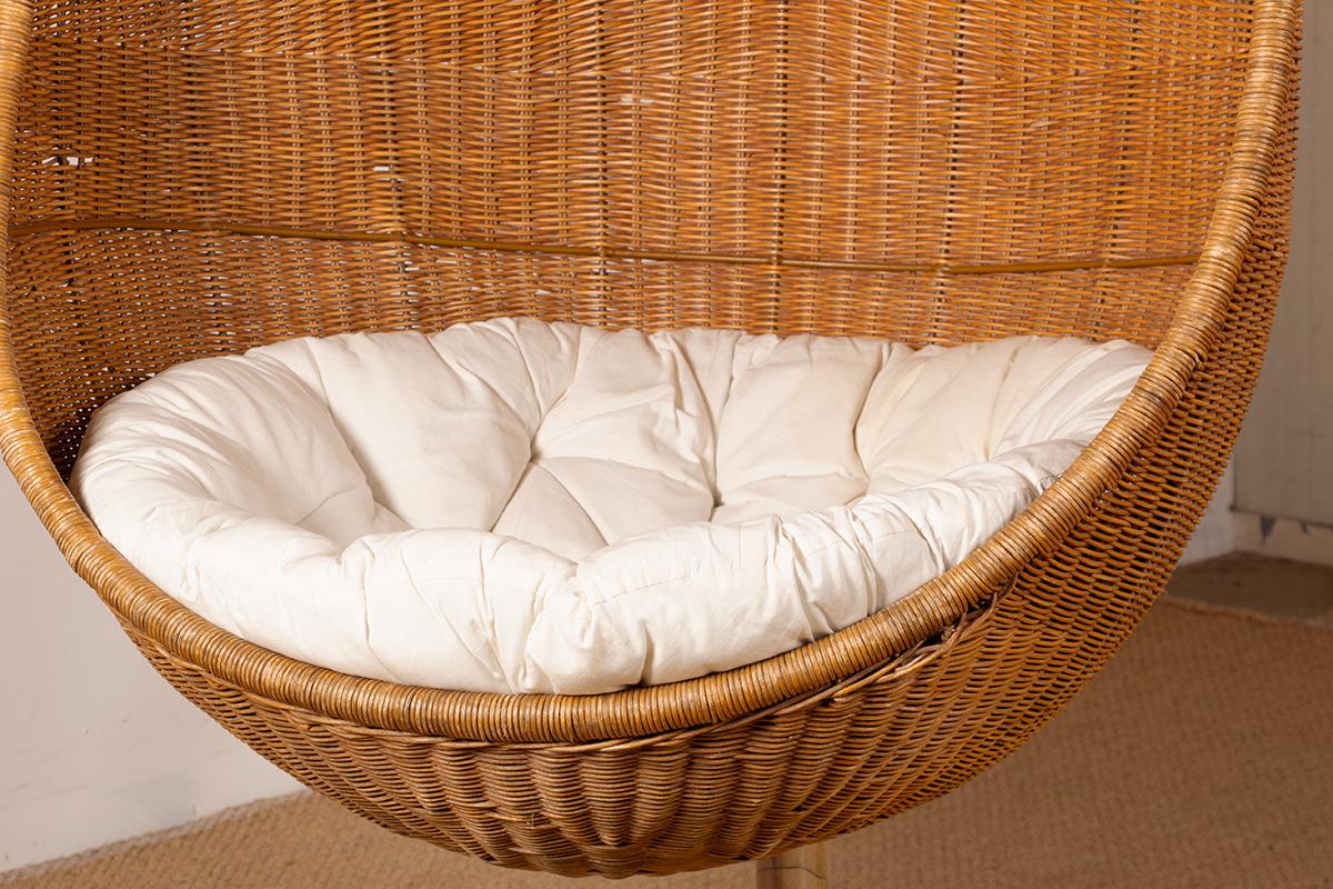 Poltrona danese in rattan intrecciato, con supporto in metallo, attribuita a Nana Ditzel. in vendita 1