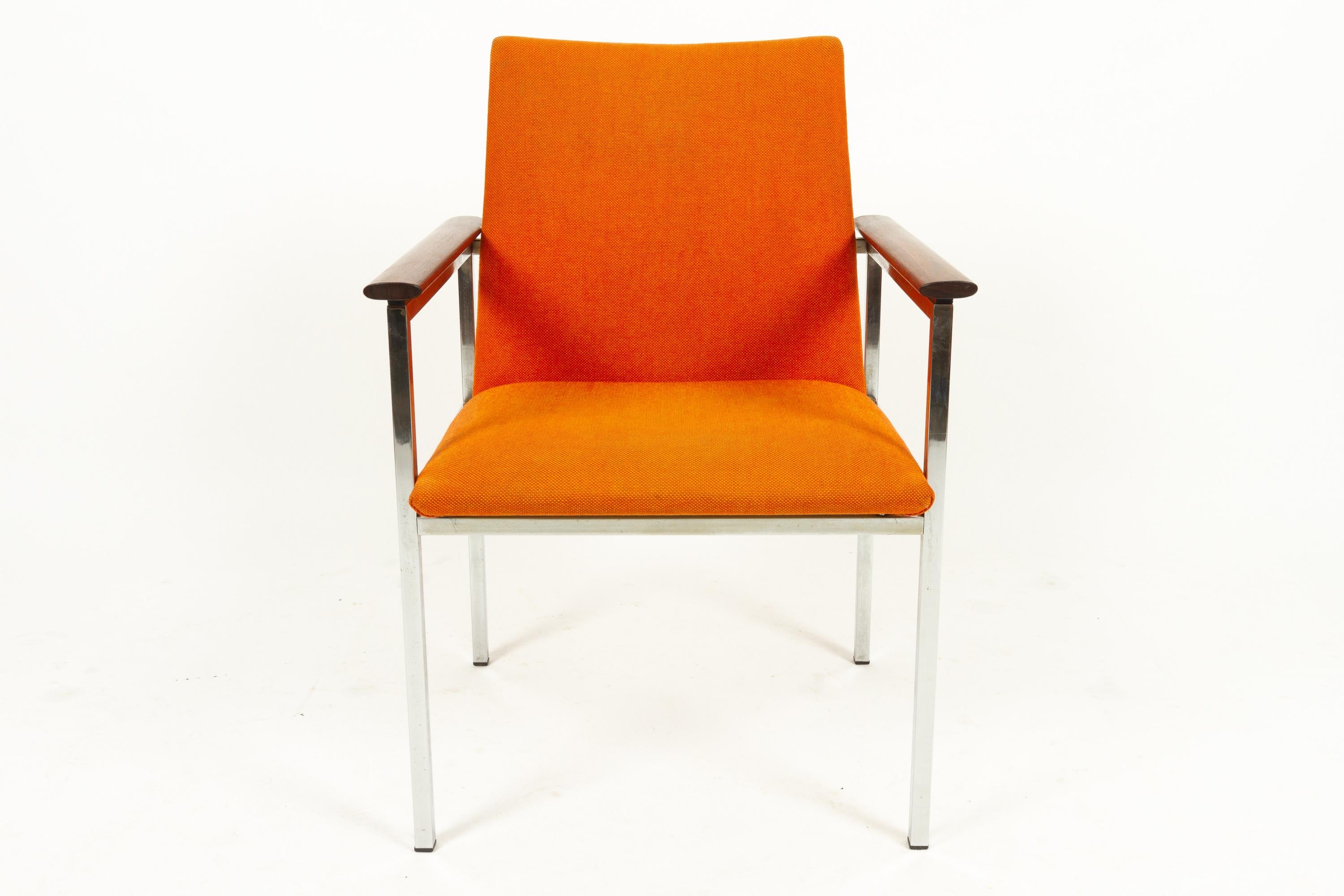 Danish armchair with teak armrests by Sigvard Bernadotte for France & Søn, 1960s.
Stylish Mid-Century Modern armchair with chrome frame and teak armrests. Seat upholstered in original orange wool.
Very comfortable and dazzling.
Sigvard Bernadotte