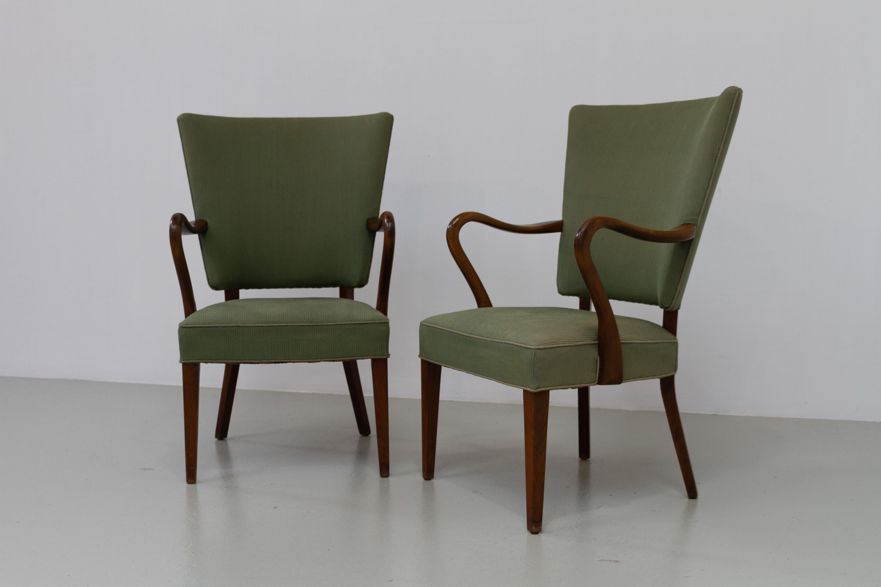 Sillones daneses de Alfred Christensen para Slagelse Møbelværk, década de 1940. Juego de 2.

Pareja a juego de sillones escandinavos modernos de mediados de siglo, tempranos y muy elegantes, en haya teñida y tapicería verde. Diseñado por Alfred