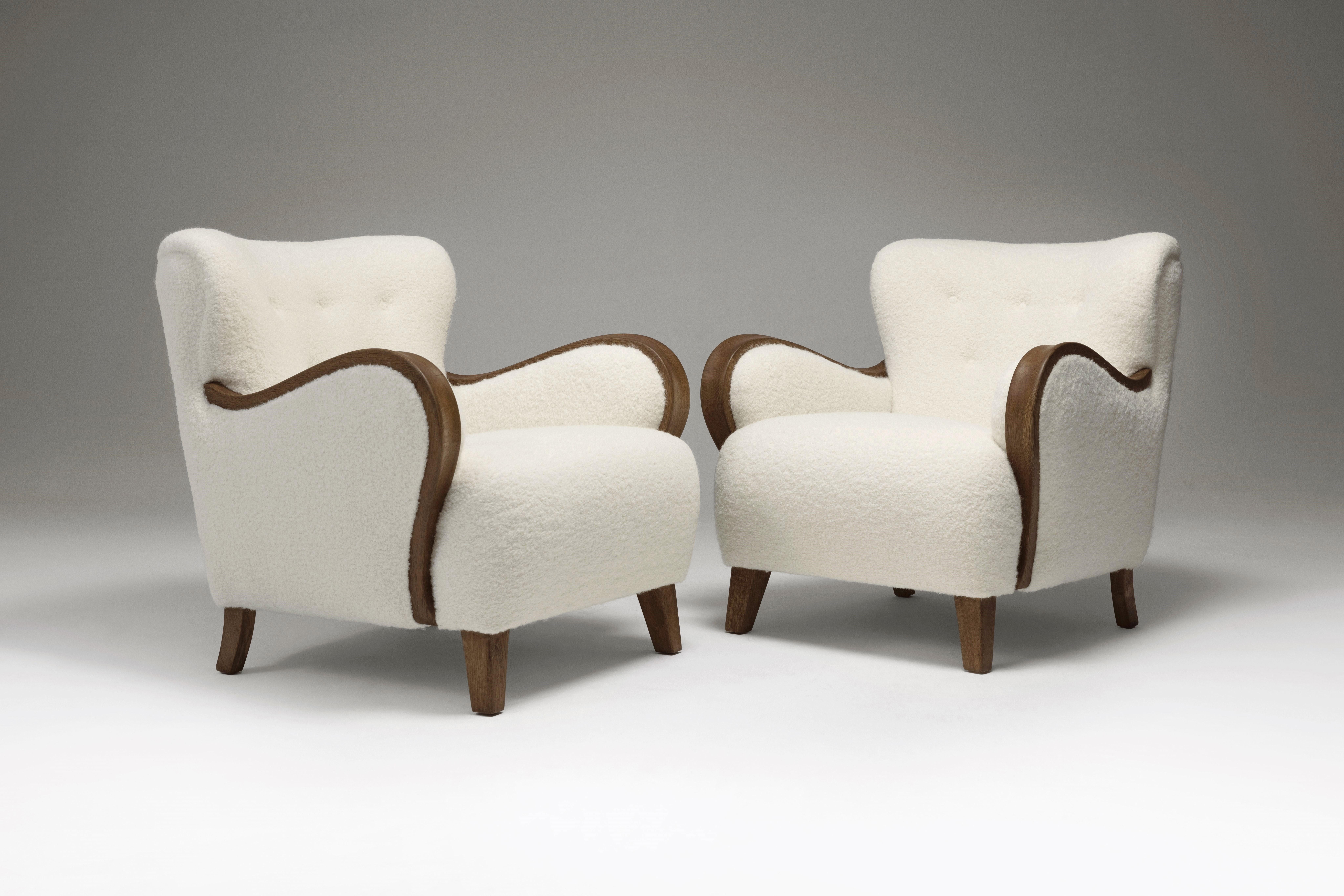 These unique armchairs perfectly reflect the quality and craftsmanship of Danish cabinetmakers and the instantly recognizable features of Scandinavian design. Danish designers’ particular predilection for curved shapes and natural wood is clearly