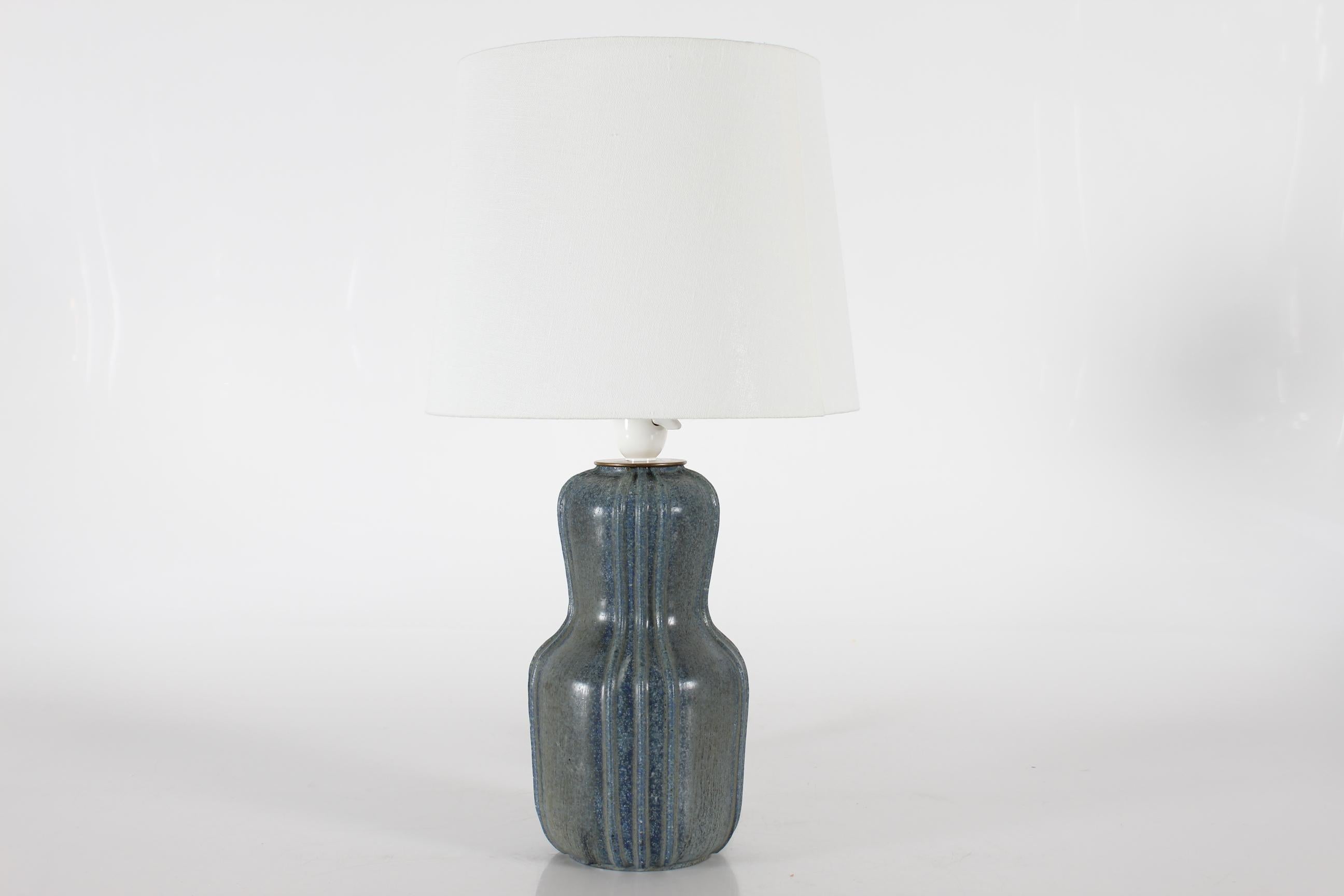 Lampe de bureau danoise Art déco en grès cannelé émaillé bleu vert Arne Bang, années 1930 en vente 2