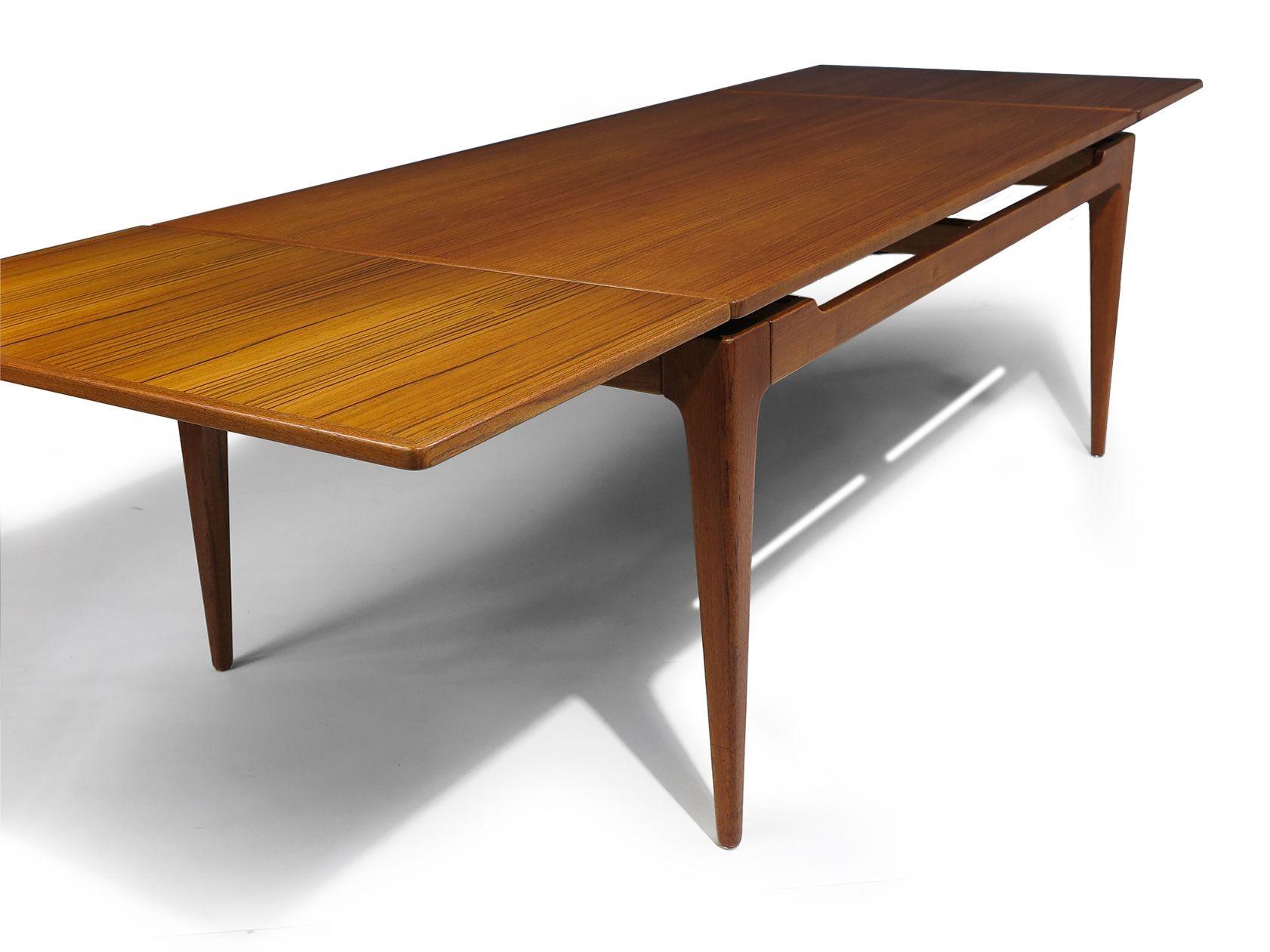 Arne Hovmand Olsen grande table de salle à manger danoise en teck avec feuilles, 6-10 invités en vente 3