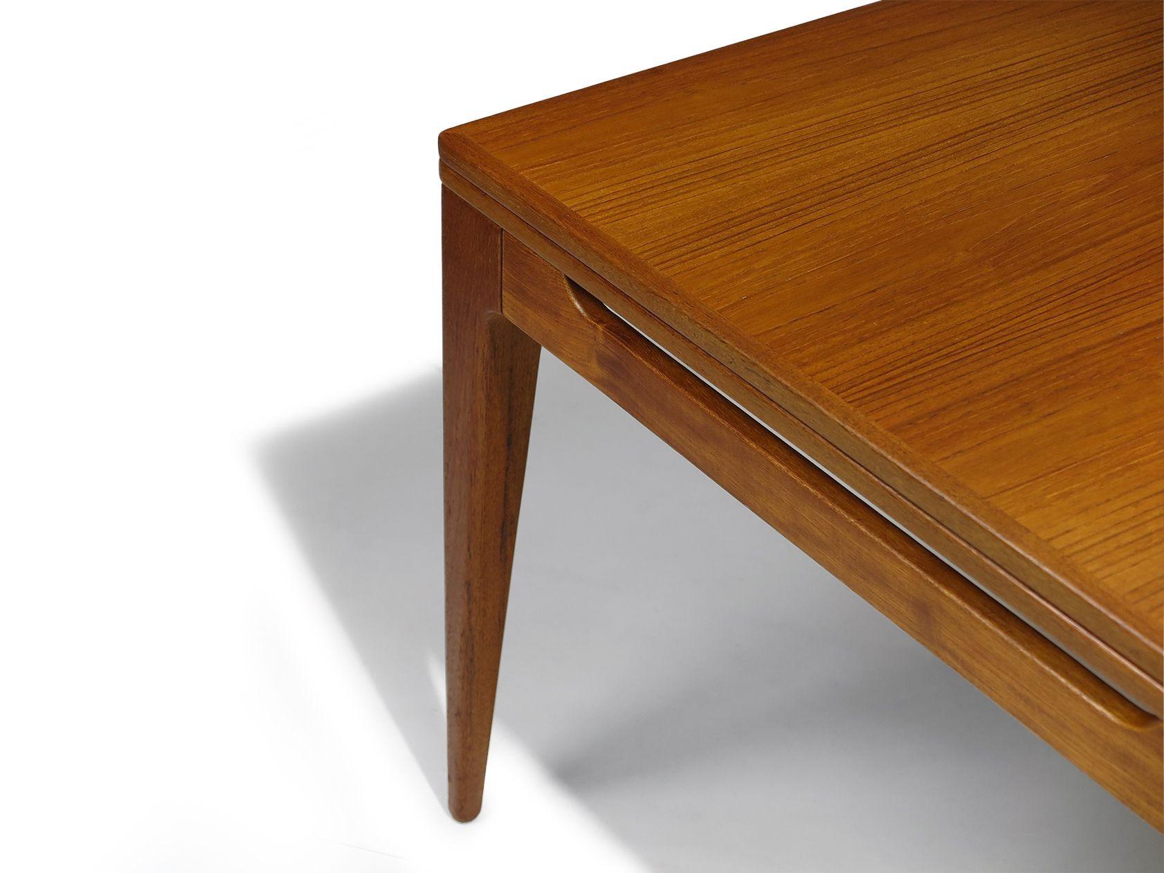 Arne Hovmand Olsen grande table de salle à manger danoise en teck avec feuilles, 6-10 invités en vente 4