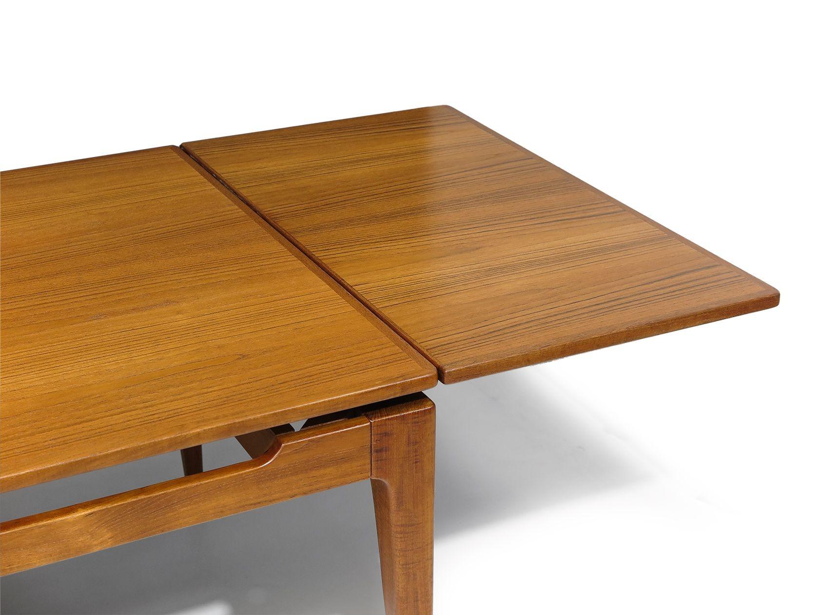 Arne Hovmand Olsen grande table de salle à manger danoise en teck avec feuilles, 6-10 invités Excellent état - En vente à Oakland, CA