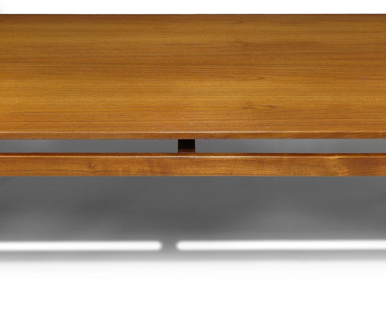 Teck Arne Hovmand Olsen grande table de salle à manger danoise en teck avec feuilles, 6-10 invités en vente