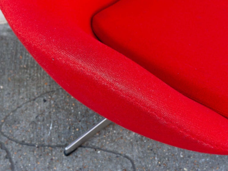 Danish Arne Jacobsen for Fritz Hansen Swivel Egg Chair in Kvadrat Tonus Red at 1stDibs