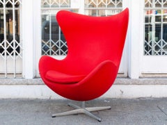 Danish Arne Jacobsen for Fritz Hansen Swivel Egg Chair in Kvadrat Tonus Red