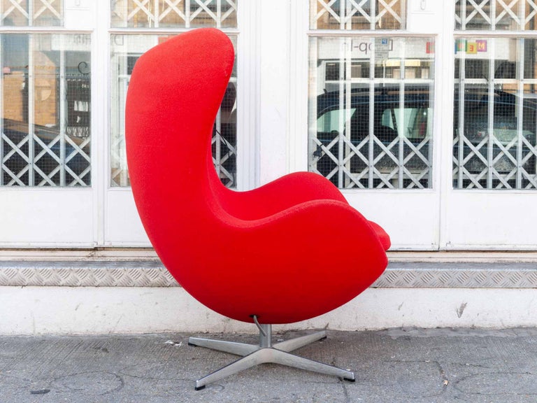 Danish Arne Jacobsen for Fritz Hansen Swivel Egg Chair in Kvadrat Tonus Red at 1stDibs