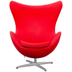 Danish Arne Jacobsen for Fritz Hansen Swivel Egg Chair in Kvadrat Tonus Red