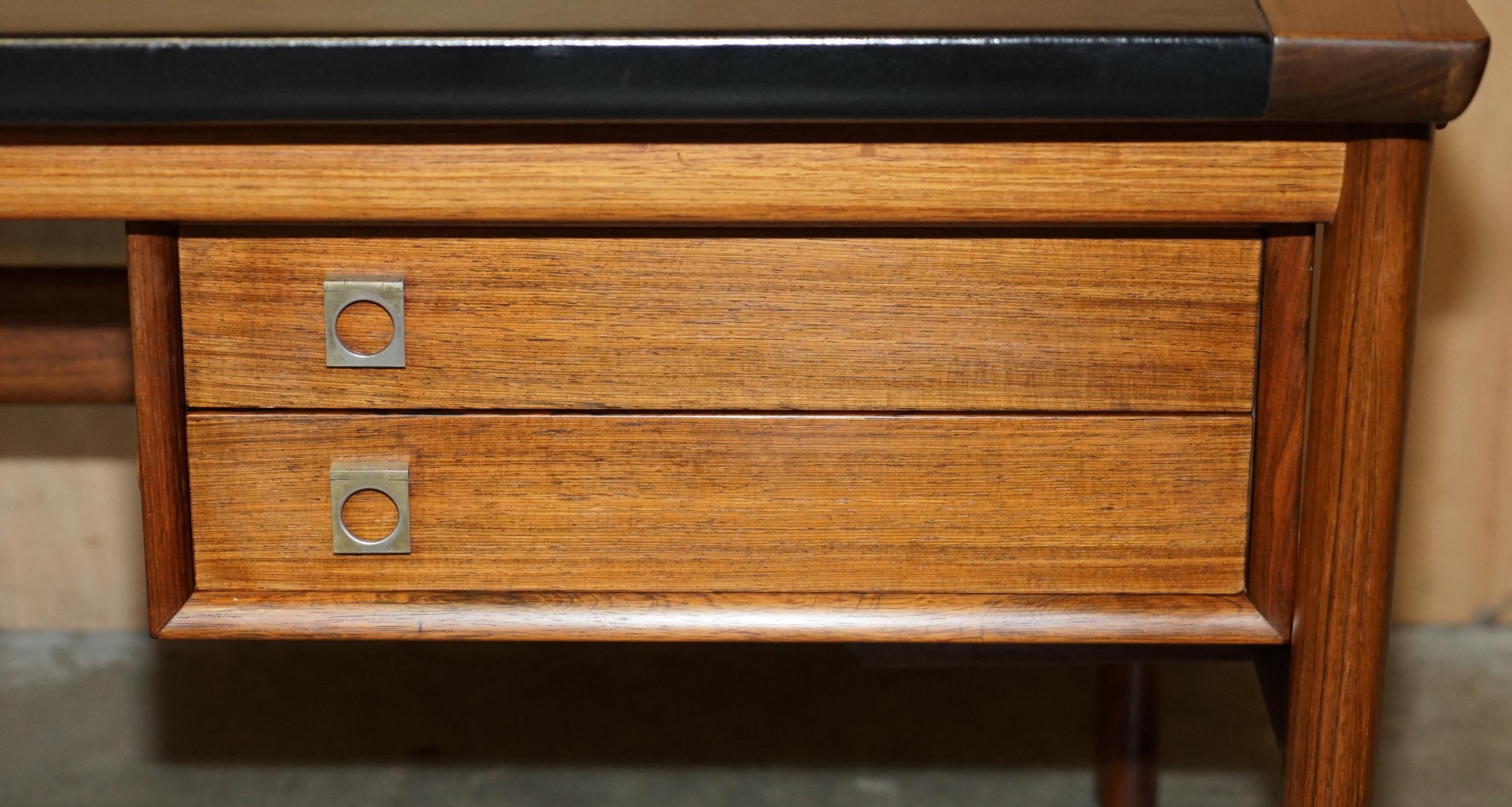 Danish DANISH ARNE VODDER FOR SIBAST MODEL 419 & 223 HARDWOOD LEATHER DESK & ARMCHAiR