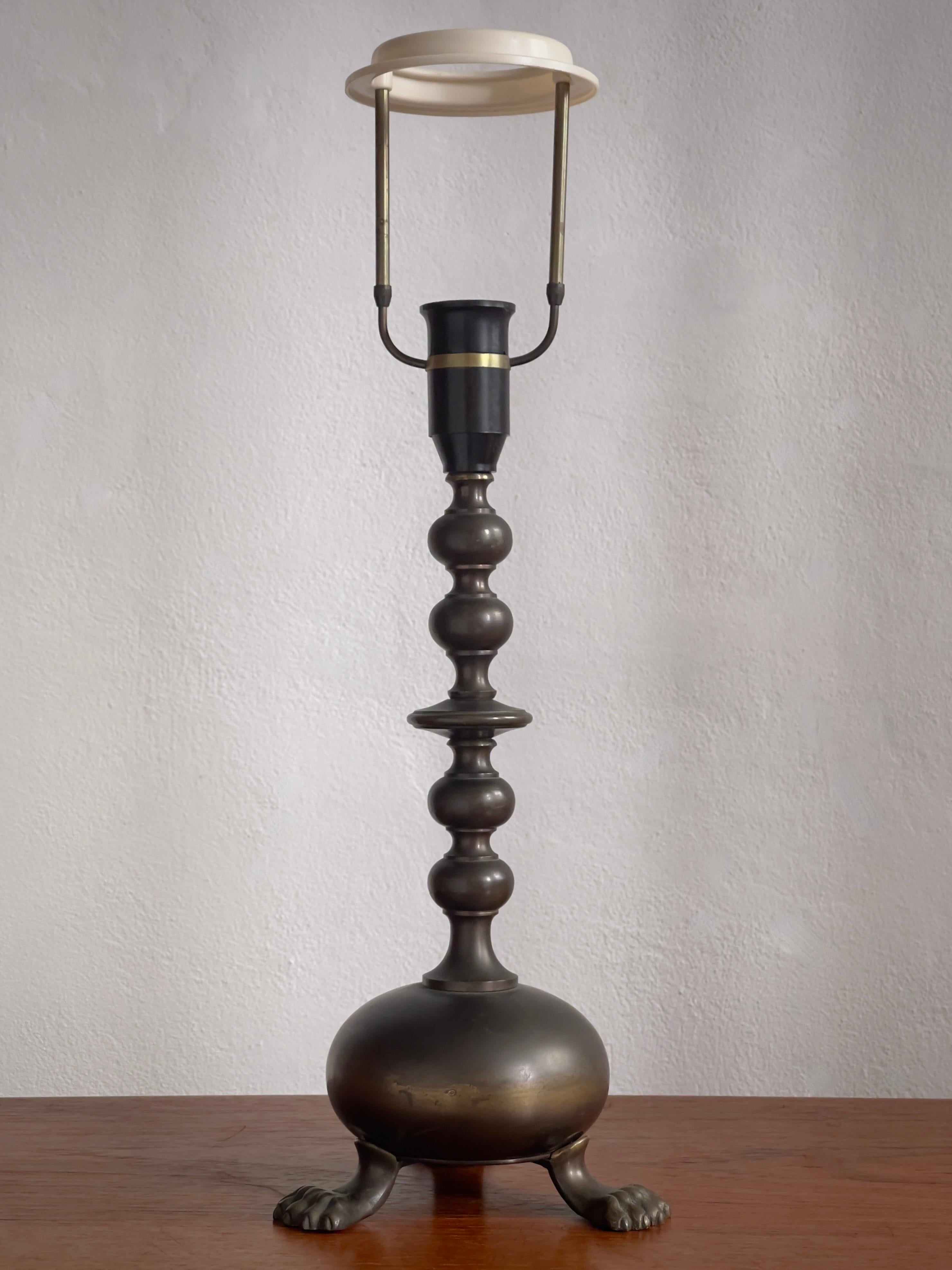 Arts and Crafts Danish Art and craft table lamp in patinated bronze with lions feet Denmark 1900 For Sale