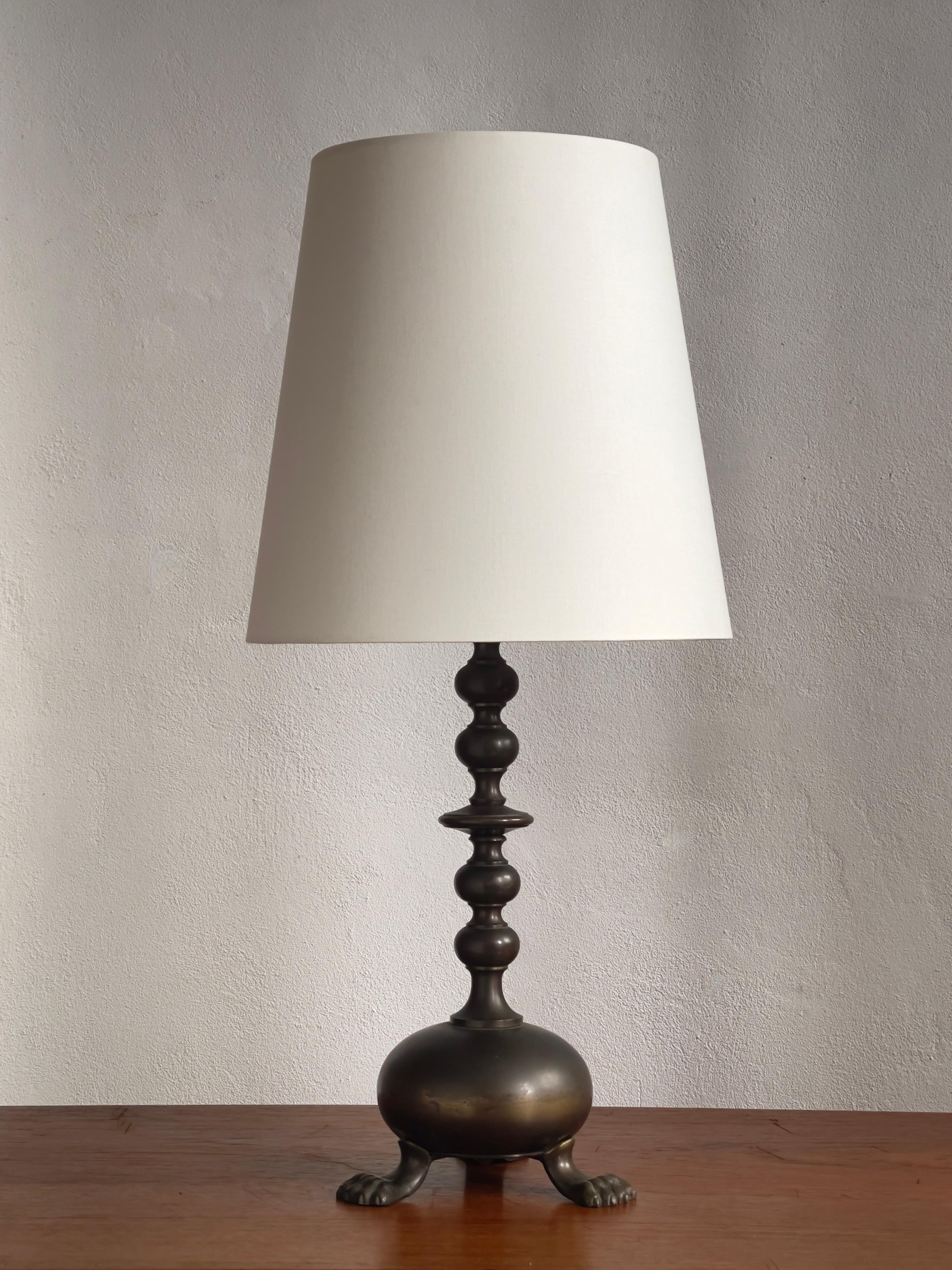 20th Century Danish Art and craft table lamp in patinated bronze with lions feet Denmark 1900 For Sale