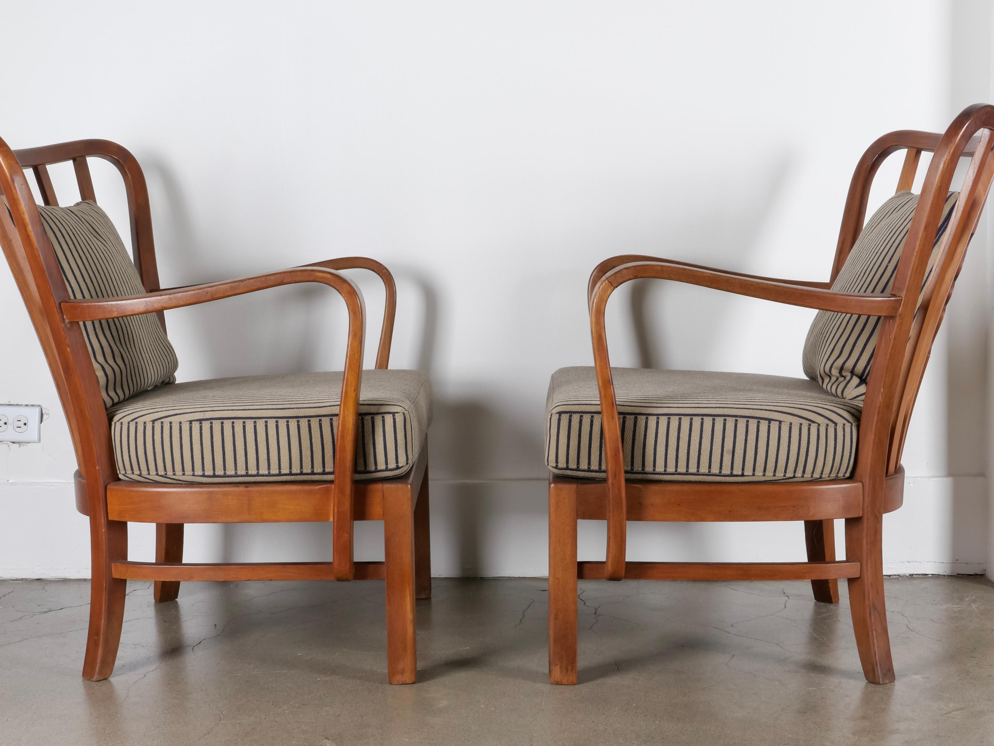 Mid-20th Century Danish Art Deco 1930s Fritz Hansen Model 1588 Lounge Chairs, A Pair For Sale