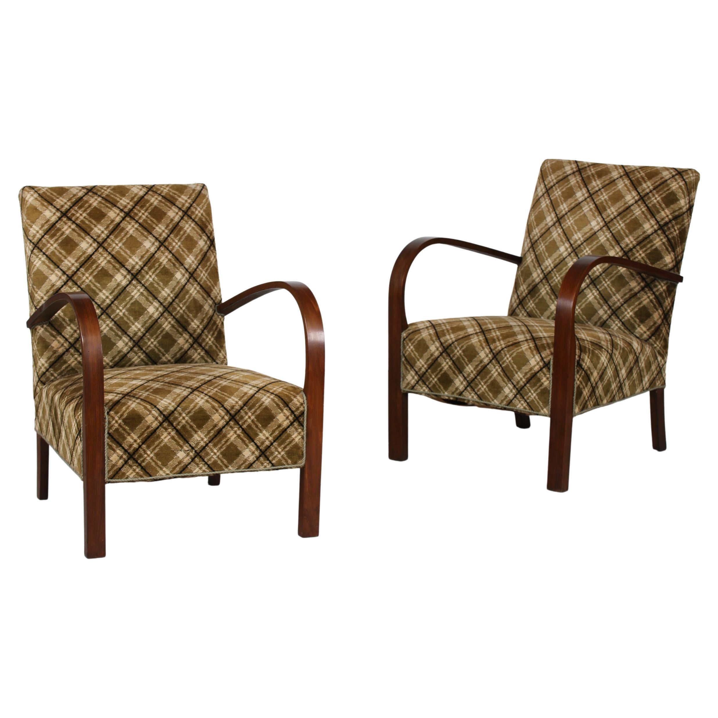 2 fauteuils club danois Art déco presque identiques, en bois foncé et velours, années 1940