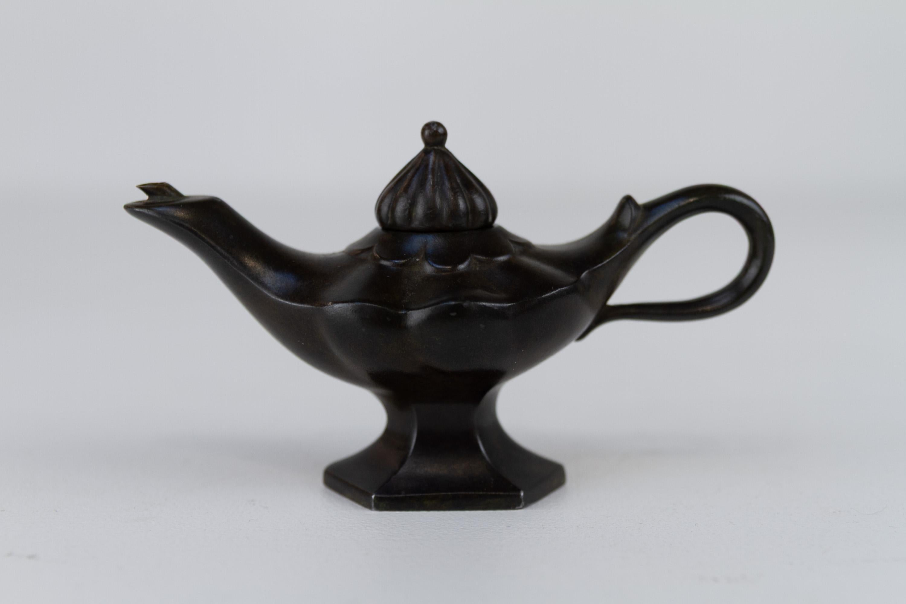 Art Déco Lampada ad olio danese Art Deco Aladdin in metallo Disko di Just Andersen, 1930. in vendita