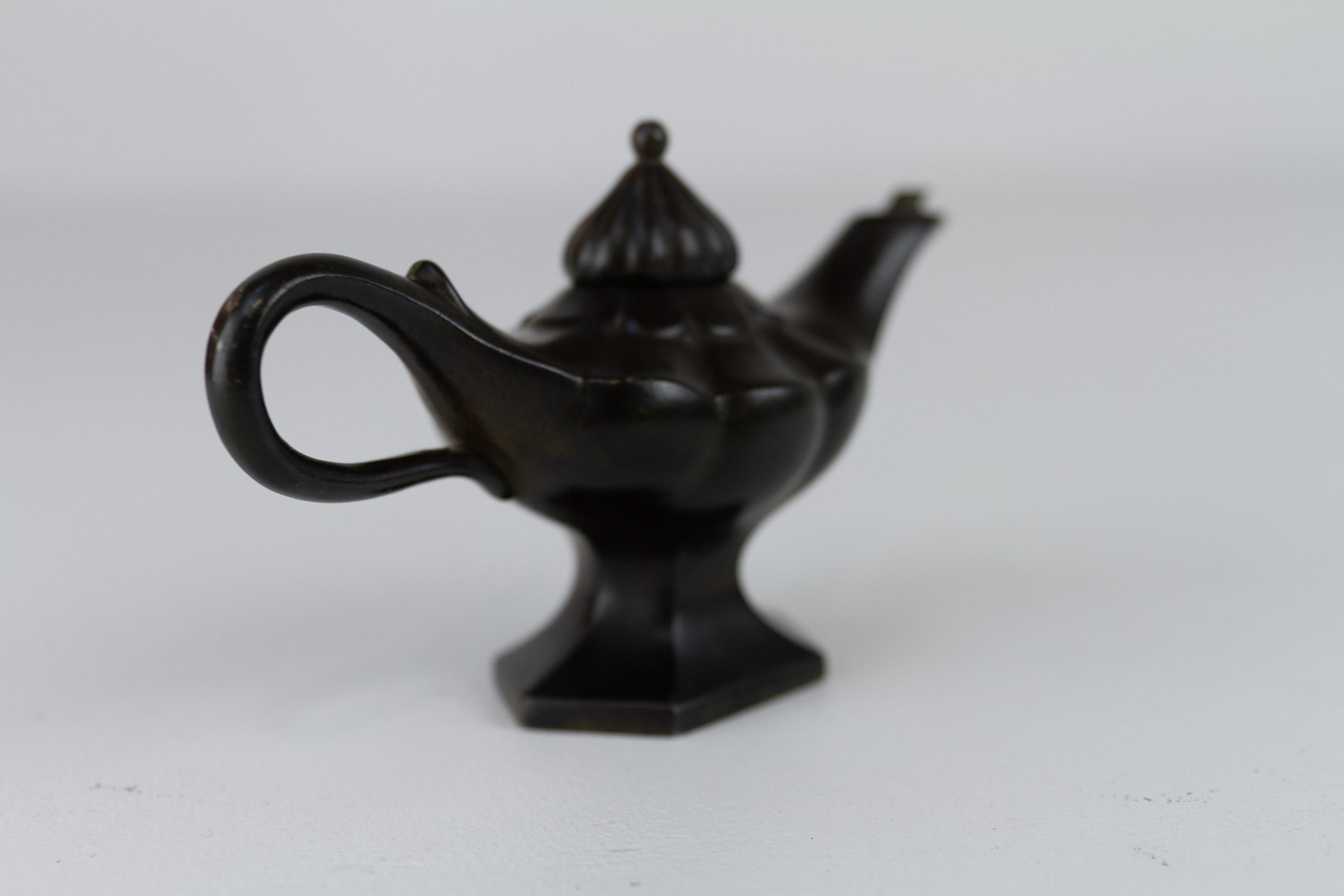 Metallo Lampada ad olio danese Art Deco Aladdin in metallo Disko di Just Andersen, 1930. in vendita