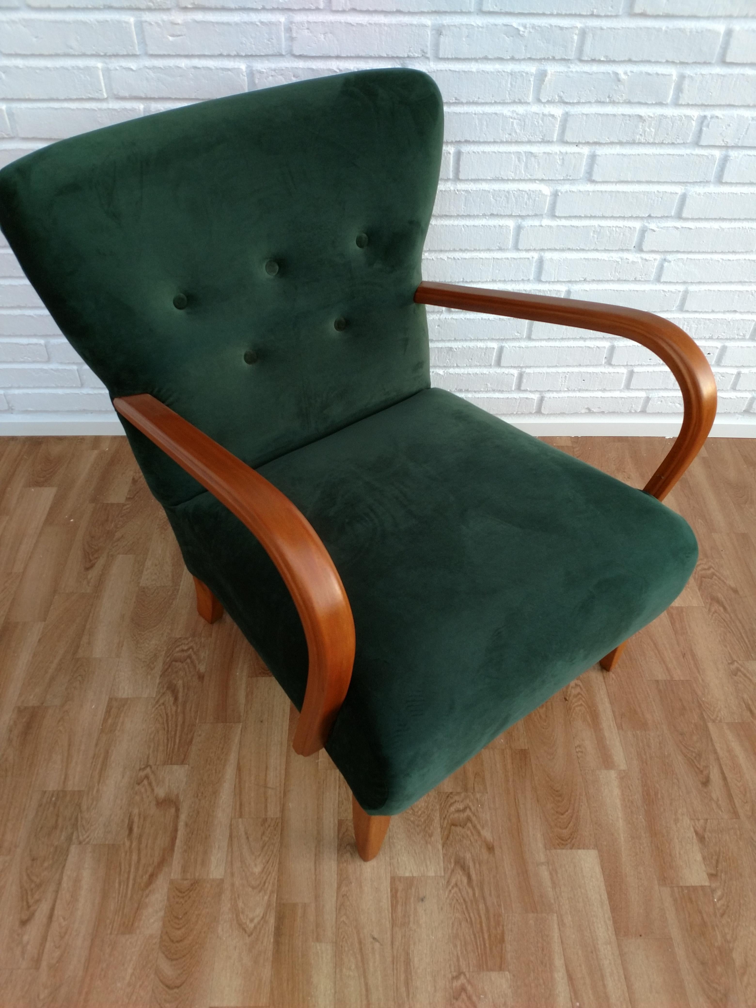Danish design Art Deco produced circa 1950. Dark green high quality, soft velour fabric. After completely renovation by professional furniture upholsterer at Retro Møbler Galleri. Traditional original springs are kept. Stained beechwood.
     