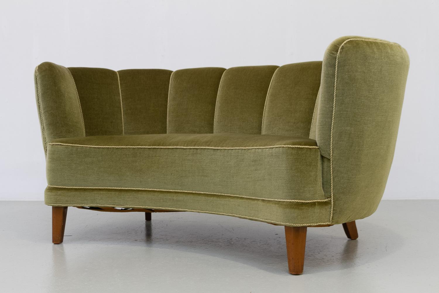 Danish Art Deco Banana Sofa in Green Velvet, 1940s. 1