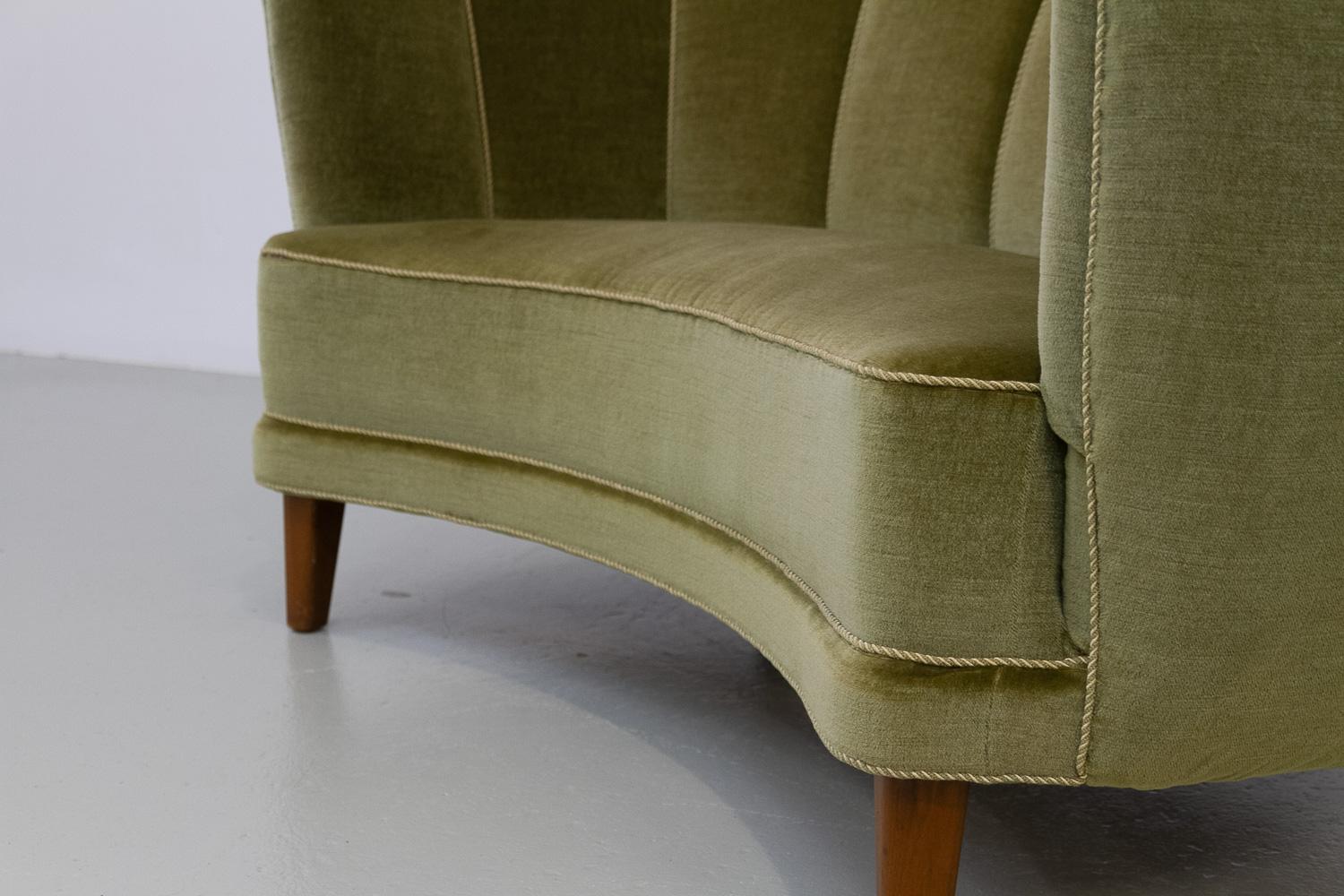 Danish Art Deco Banana Sofa in Green Velvet, 1940s. 2