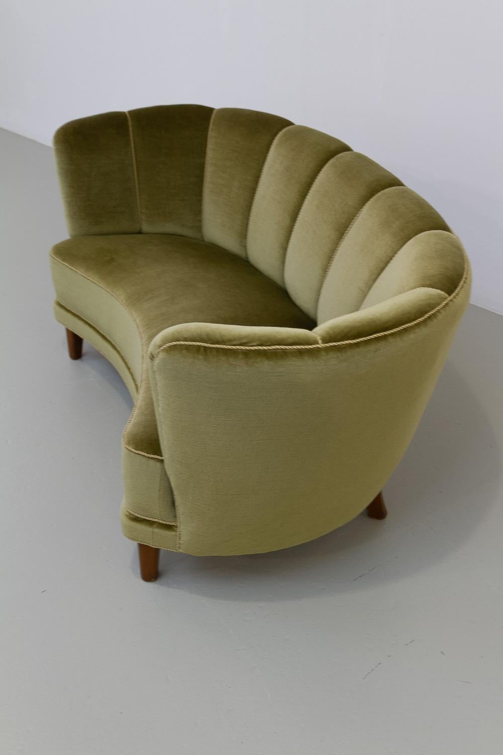 Danish Art Deco Banana Sofa in Green Velvet, 1940s. 3