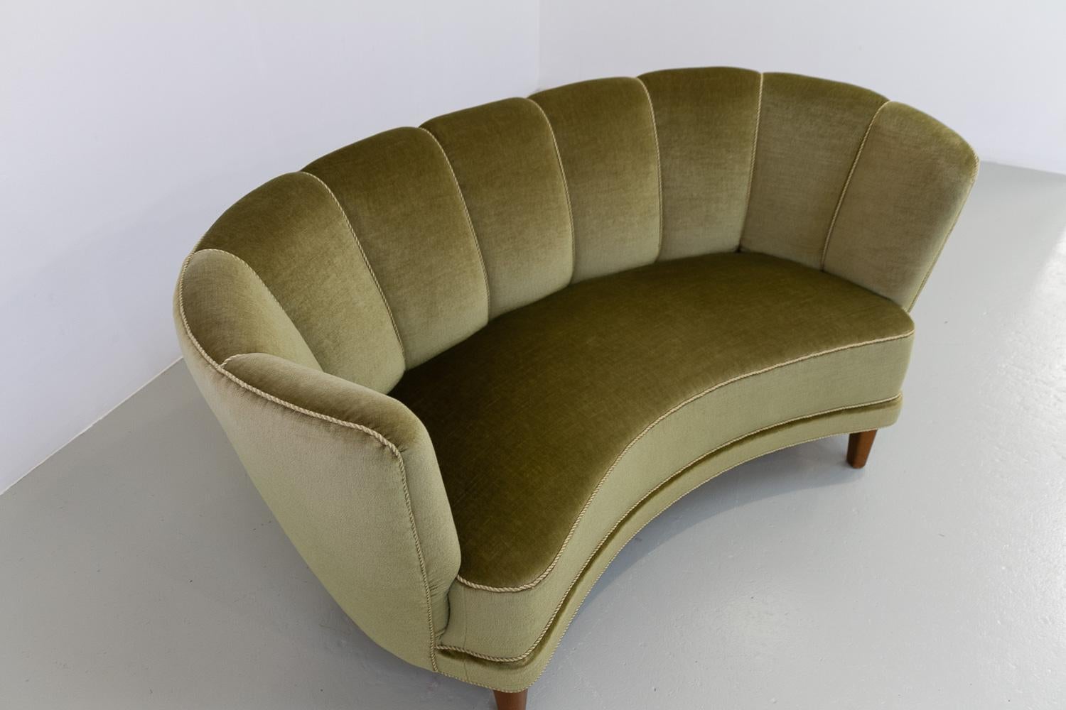 Danish Art Deco Banana Sofa in Green Velvet, 1940s. 4