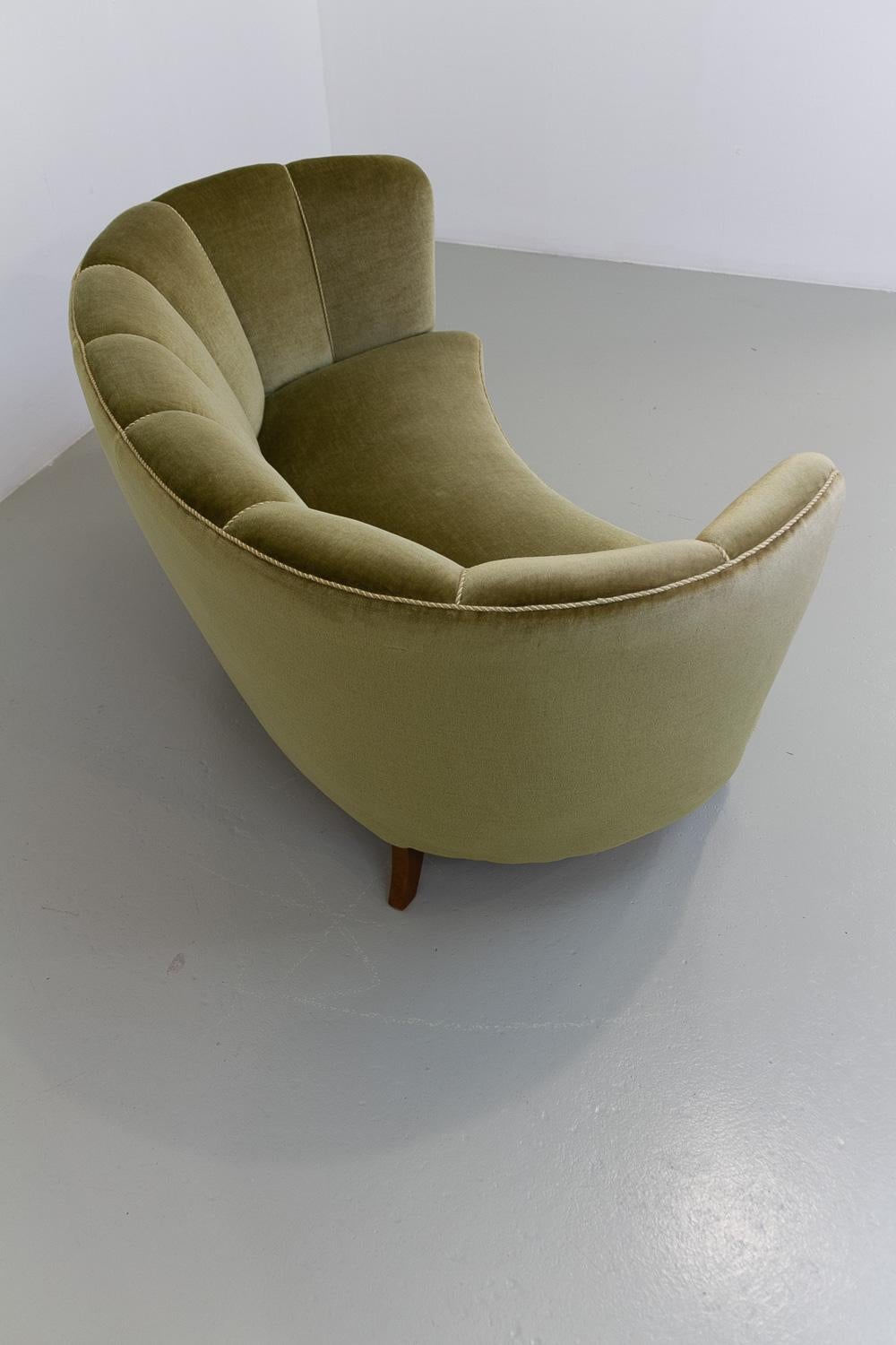 Danish Art Deco Banana Sofa in Green Velvet, 1940s. 5